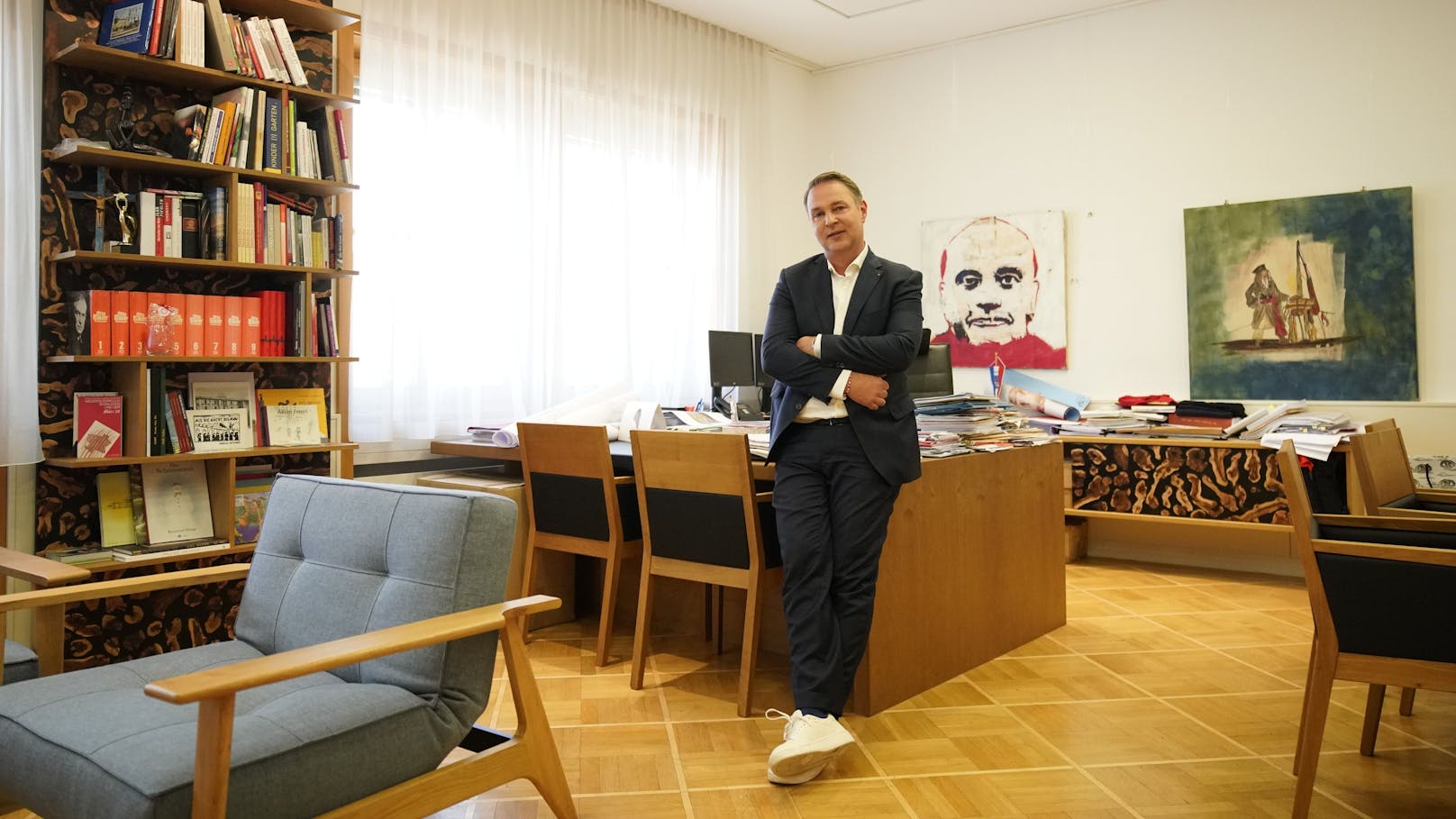 Andreas Babler in seinem Büro.