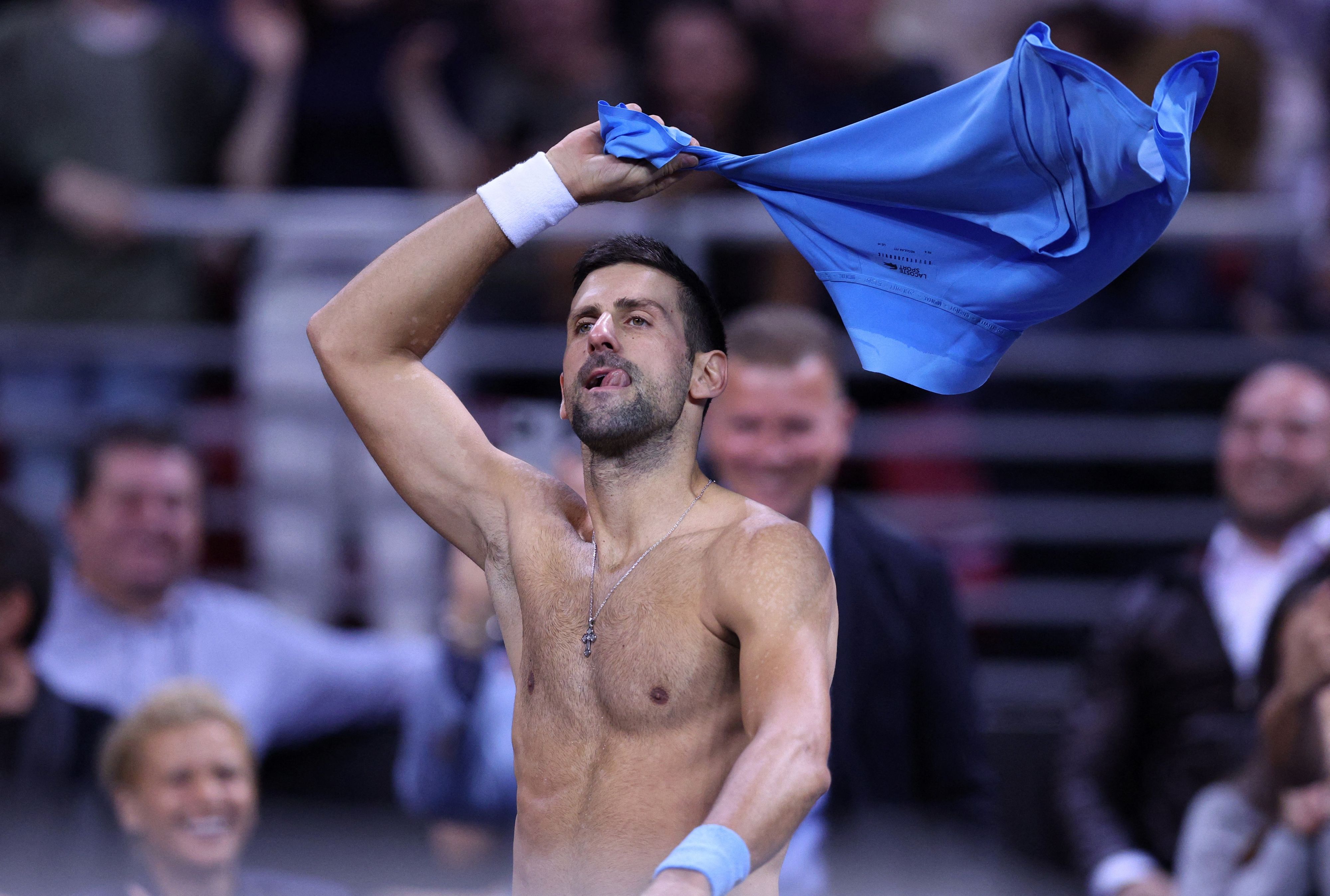 Tennis-Star Novak Djokovic zeigte seine Muskeln. 