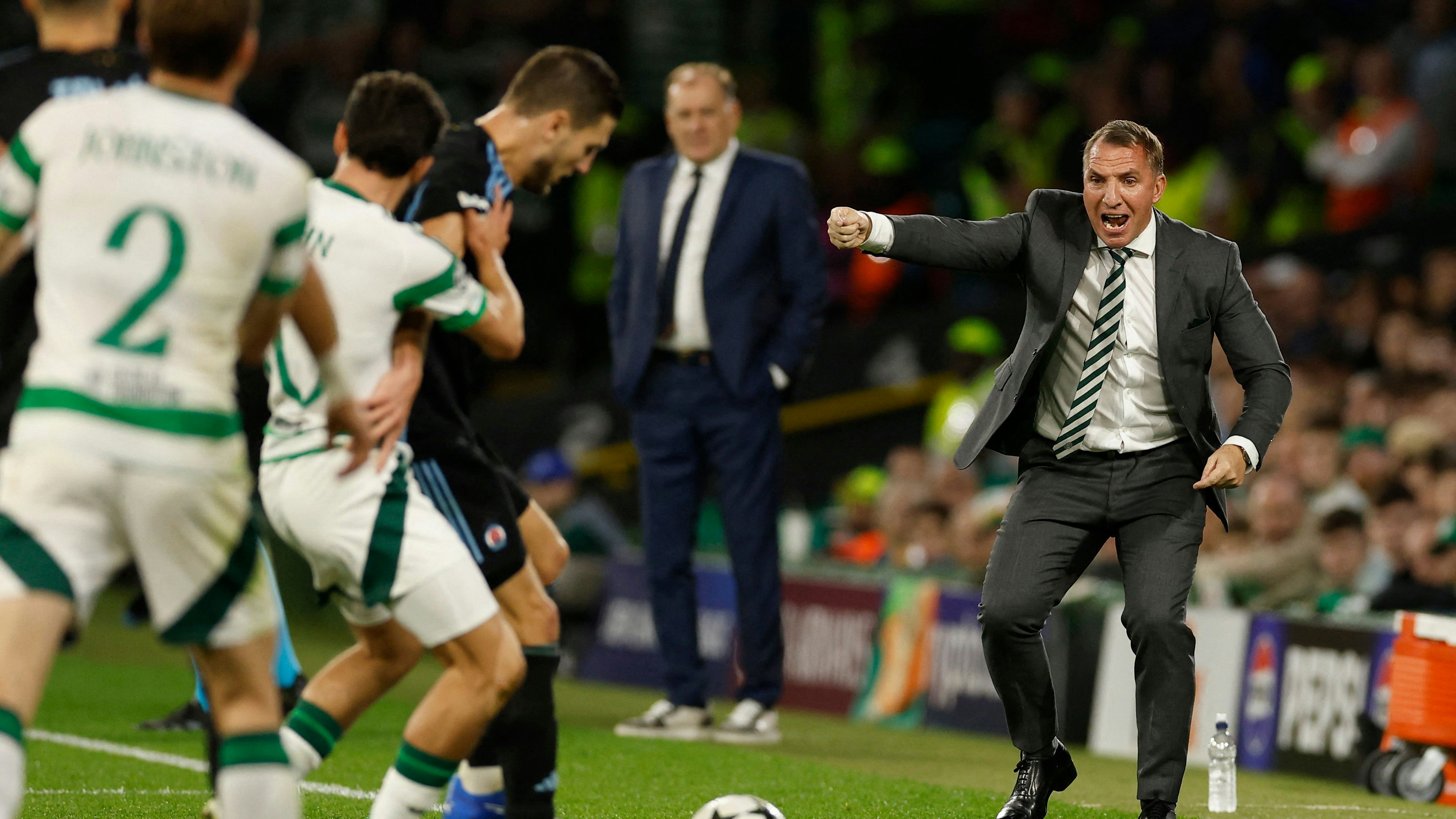 Kevin Wimmer und Nicolas Kühn – die beiden Ex-Rapidler im Zweikampf.