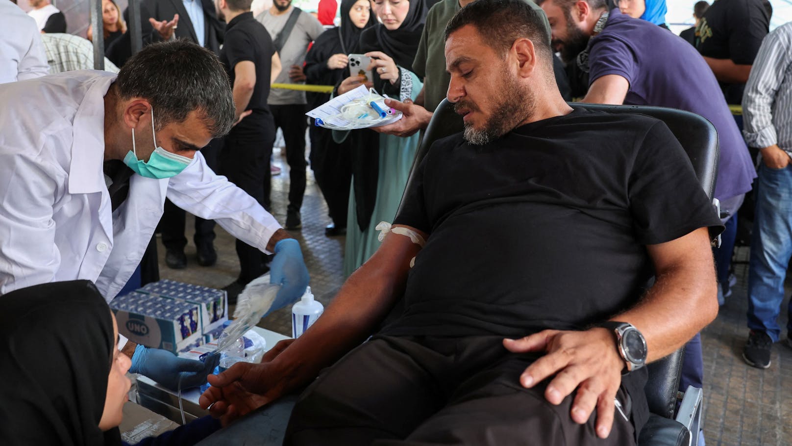 Die libanesischen Krankenhäuser sind bereits seit dem mutmaßlich israelischen Angriff am Dienstag überfüllt. 