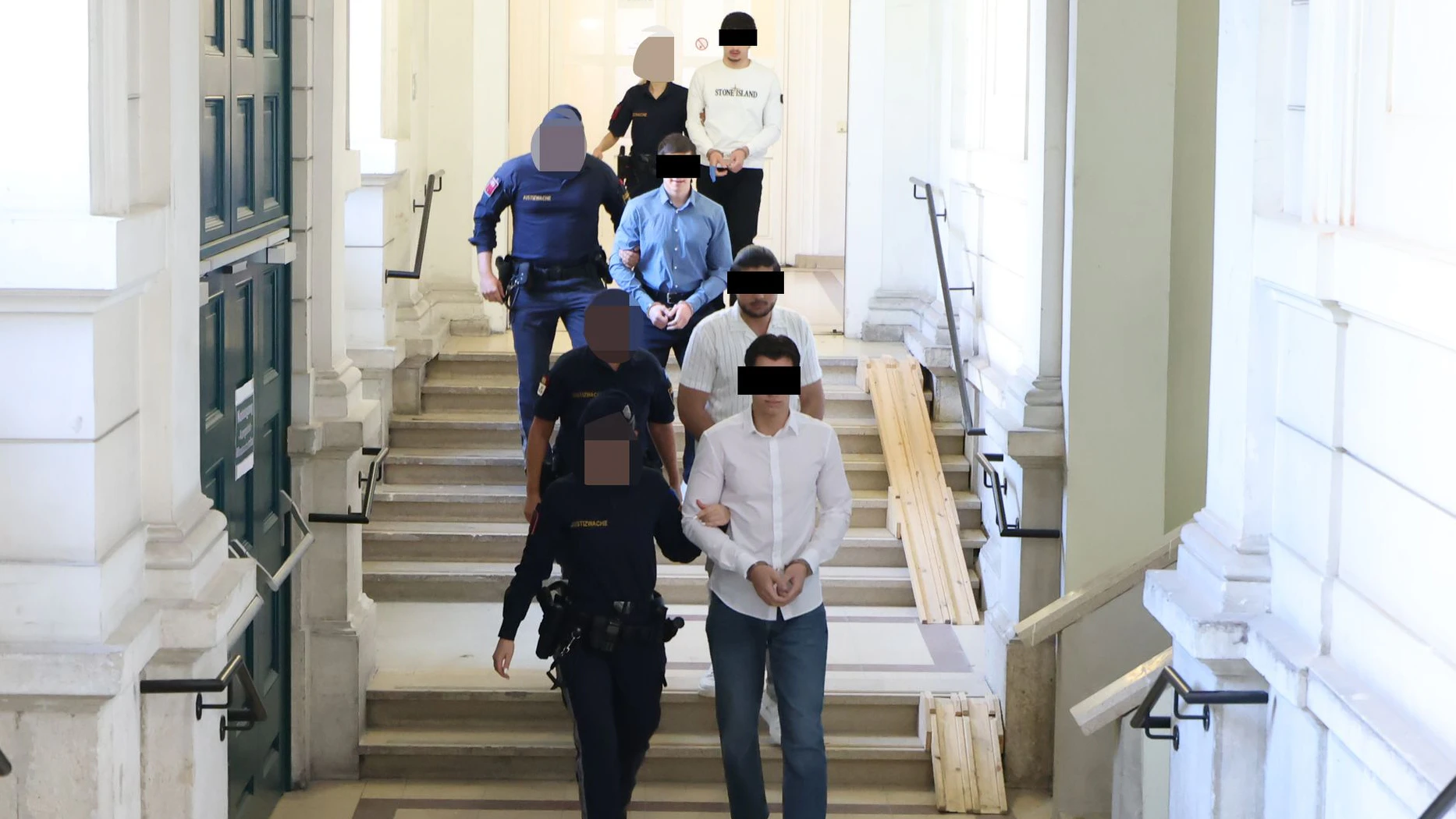 Die Jugendlichen vor Gericht in Wien. 