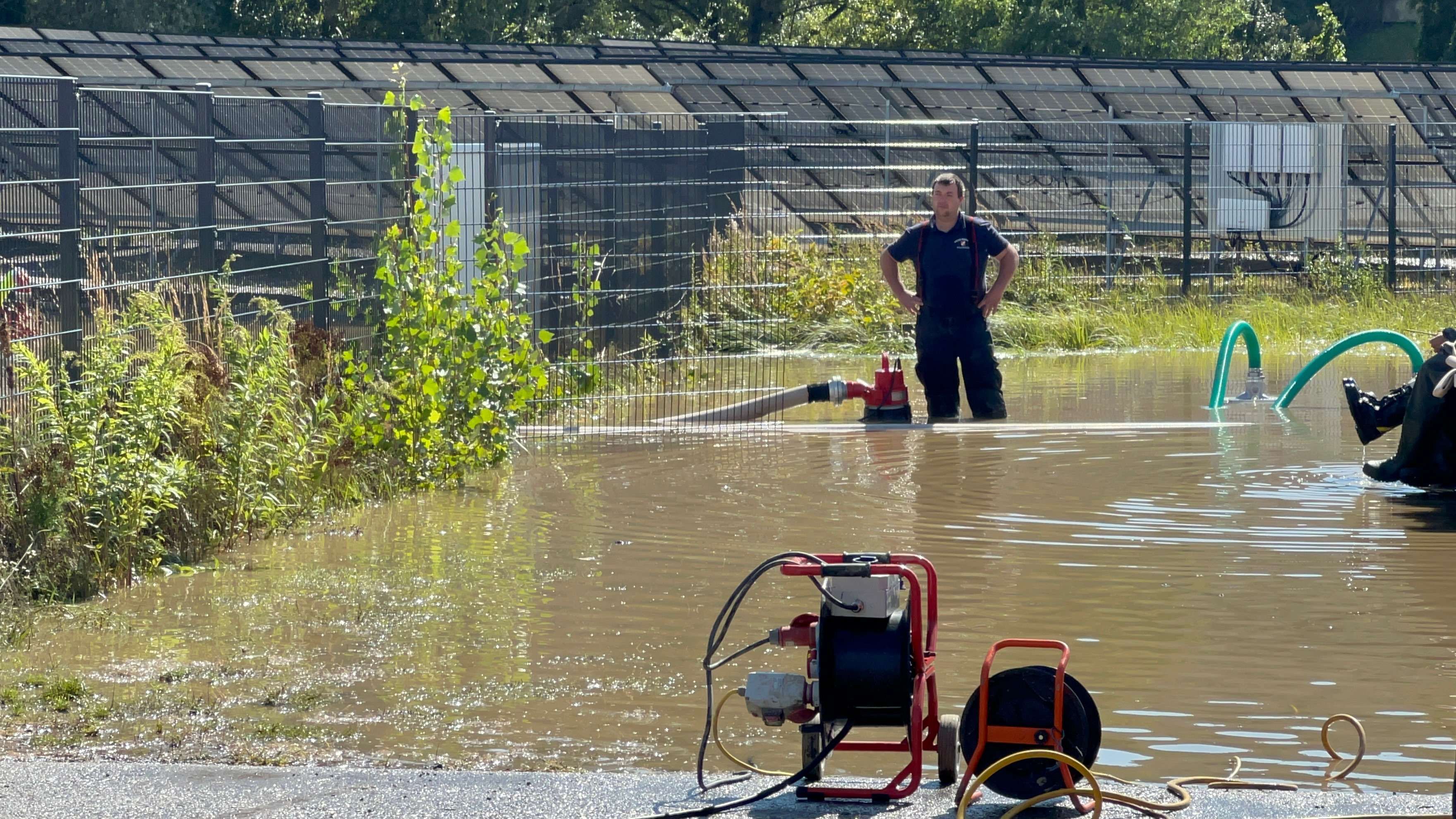 Aufräumarbeiten nach dem Hochwasser laufen auf Hochtouren.