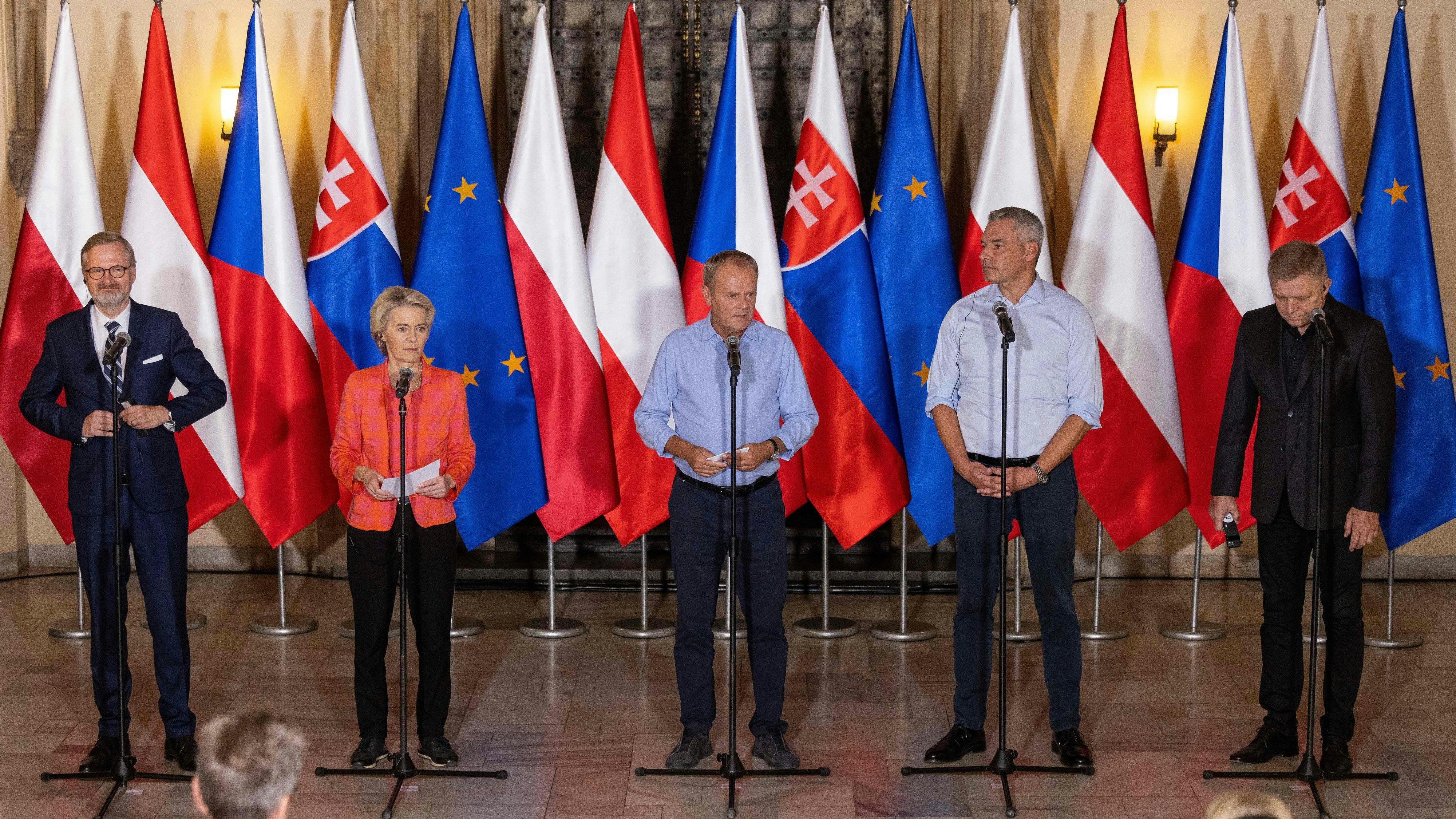 Mini-EU-Gipfel: Petr Fiala, Ursula von der Leyen, Donald Tusk, Karl Nehammer, Robert Fico (Viktor Orban hatte man daheim gelassen)