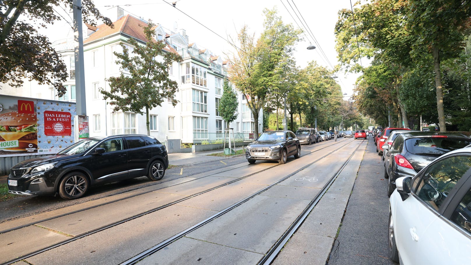 Ein baulich getrennter Radweg würde für mehr Sicherheit der Radfahrer sorgen.