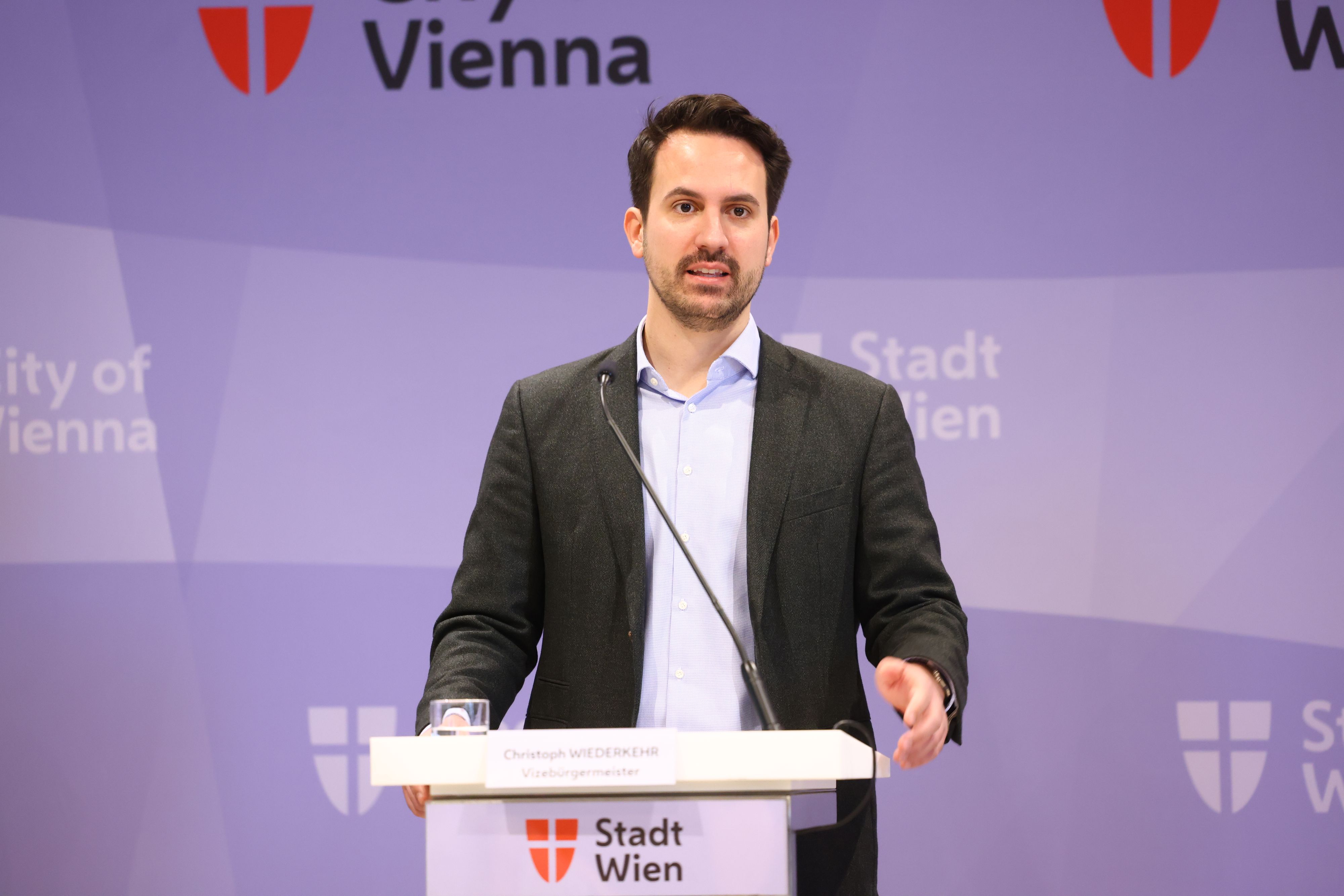 Nun Bildungsminister: Christoph Wiederkehr. Er tritt bei der Wien-Wahl im April nicht als Neos-Spitzenkandidat auf.