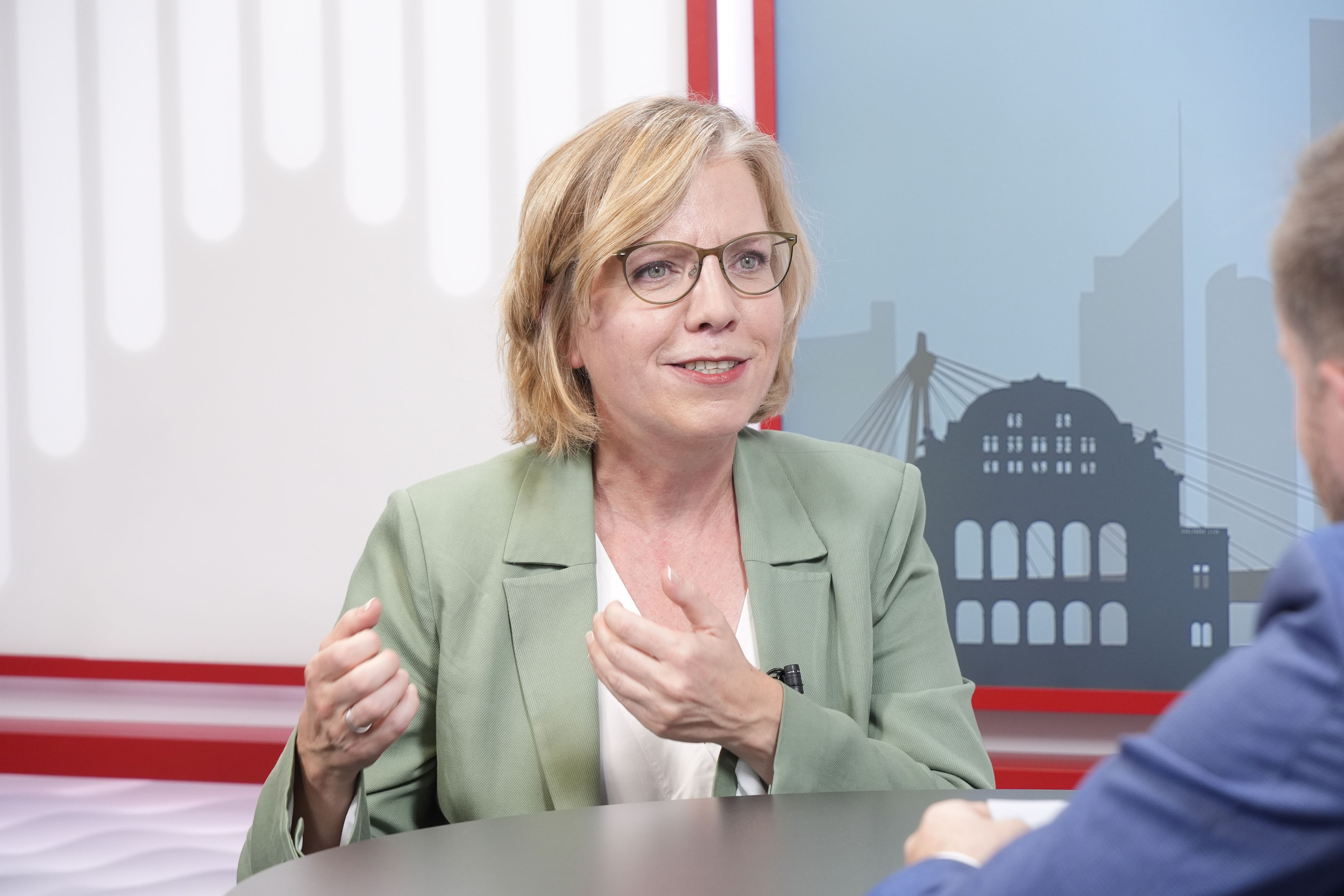 Grünen-Klubobfrau Leonore Gewessler fordert ein noch strengeres Waffengesetz.