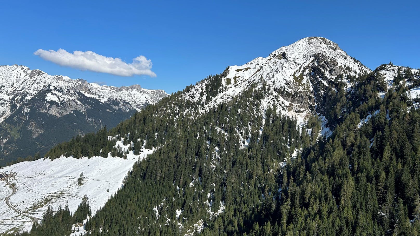 Am 18. September stiegen unabhängig voneinander mehrere Wanderer von der Bergstation Karwendelbahn zur Bärenbadalm und von dort weiter in Richtung Bärenkopf im Gemeindegebiet von Eben am Achensee auf.