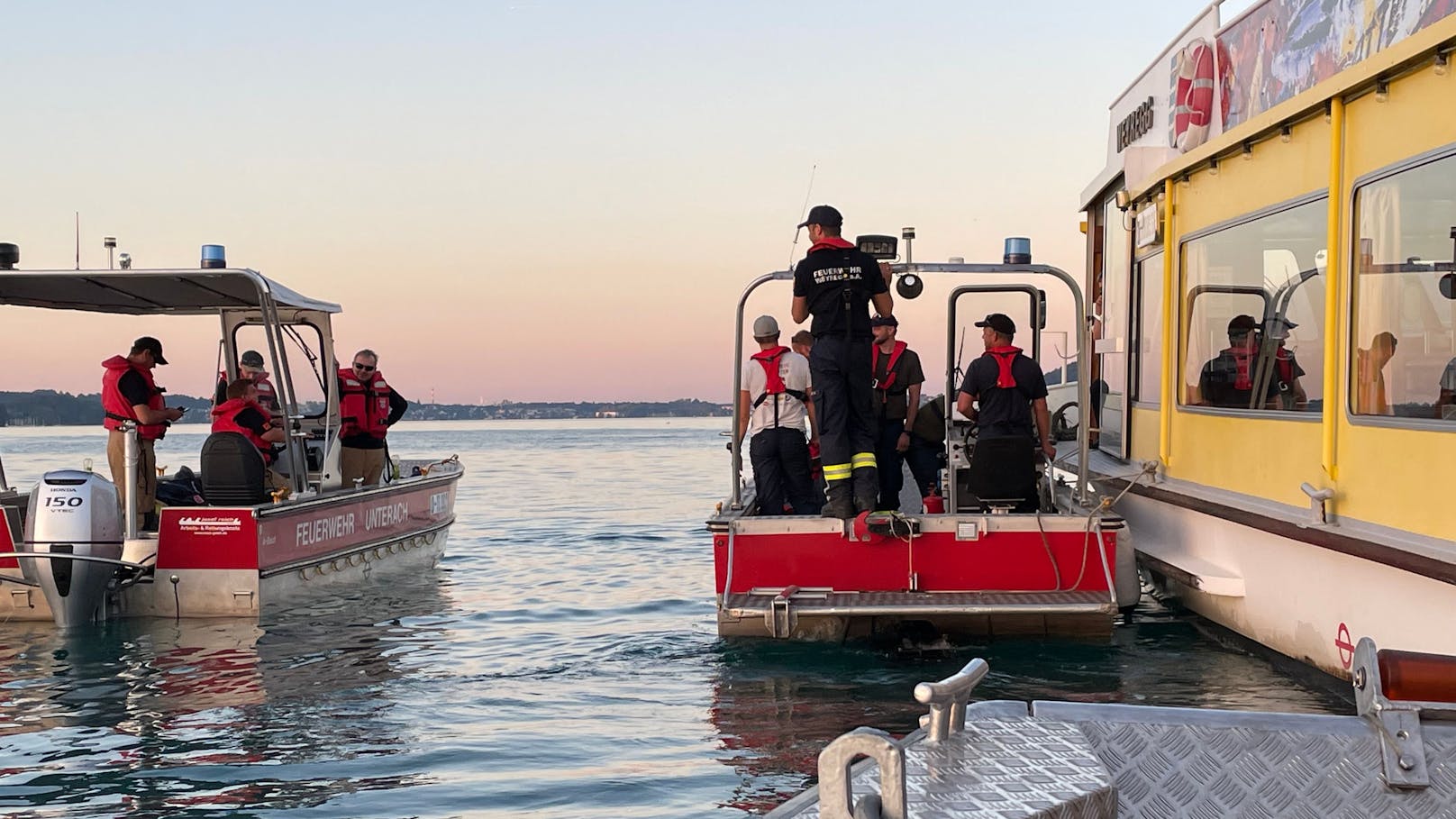 Die Recherche bei einer Feuerwehrübung der FF Seewalchen.