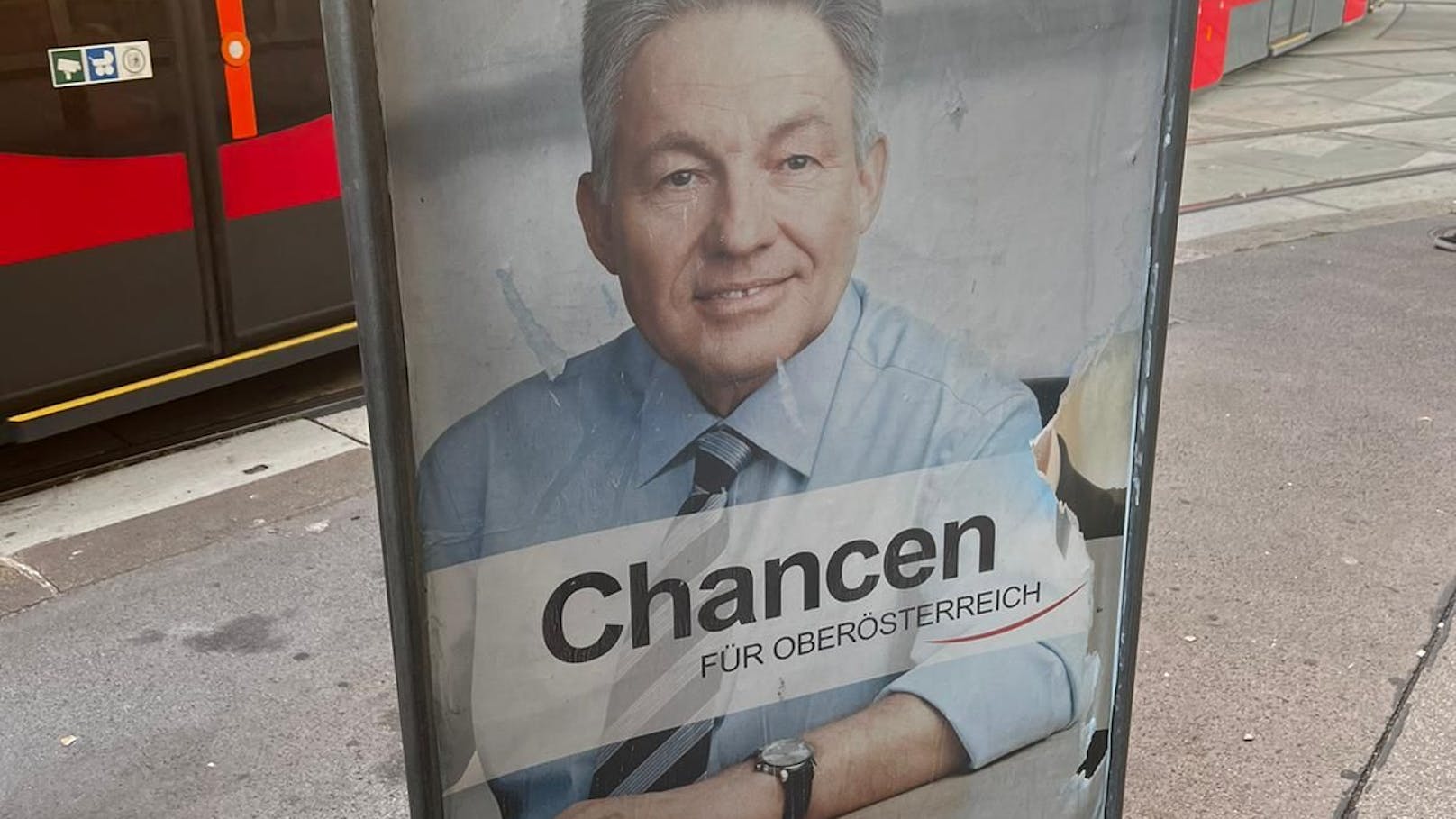 Pühringer 2024? Plakat mit Ex-OÖ-Landeshauptmann in Wien-Josefstadt