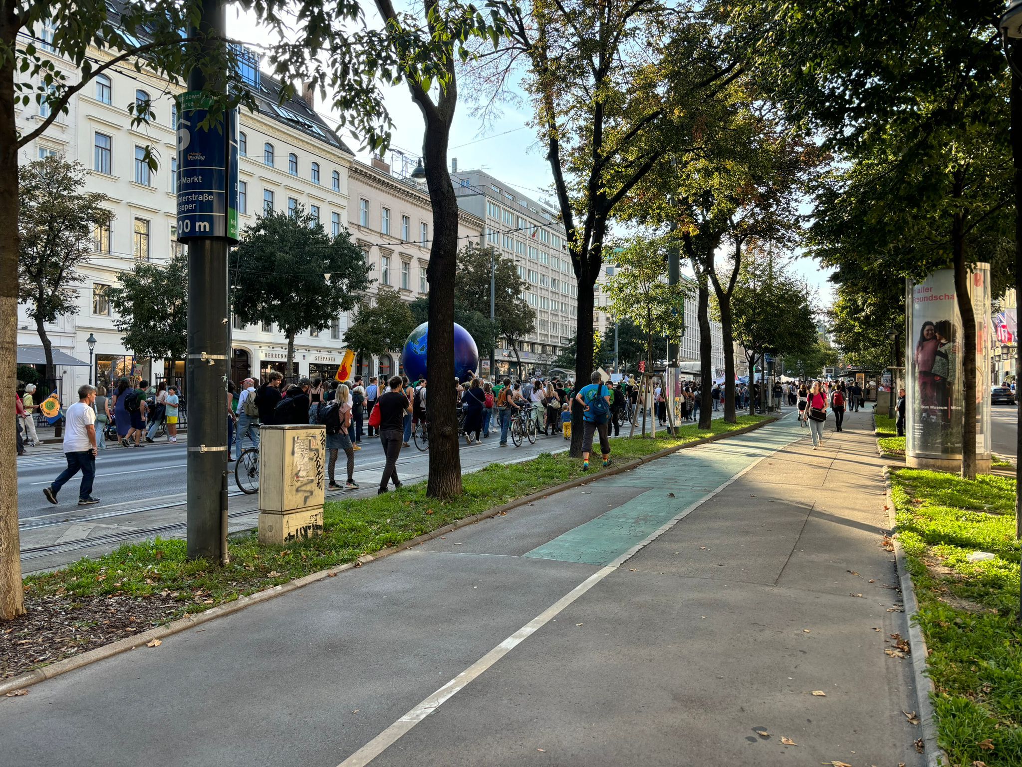 Die Klimademo in Wien legt den Ring komplett lahm.