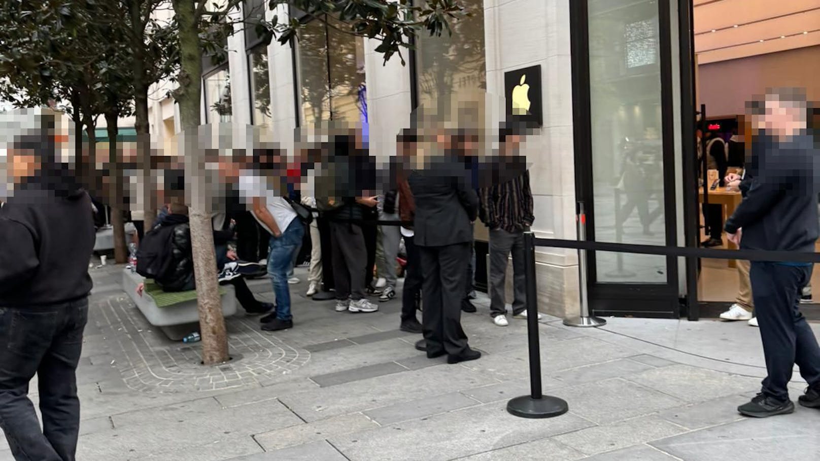 Apple-Hype in Wiener City! Alle wollen neue iPhone-Serie.