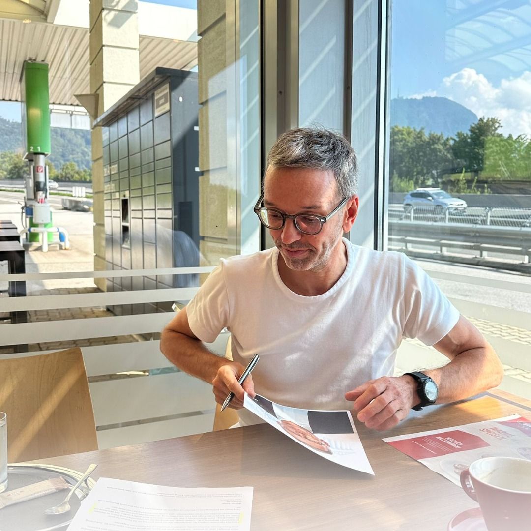 FPÖ-Chef Herbert Kickl legt im Streit mit der SPÖ nach. 