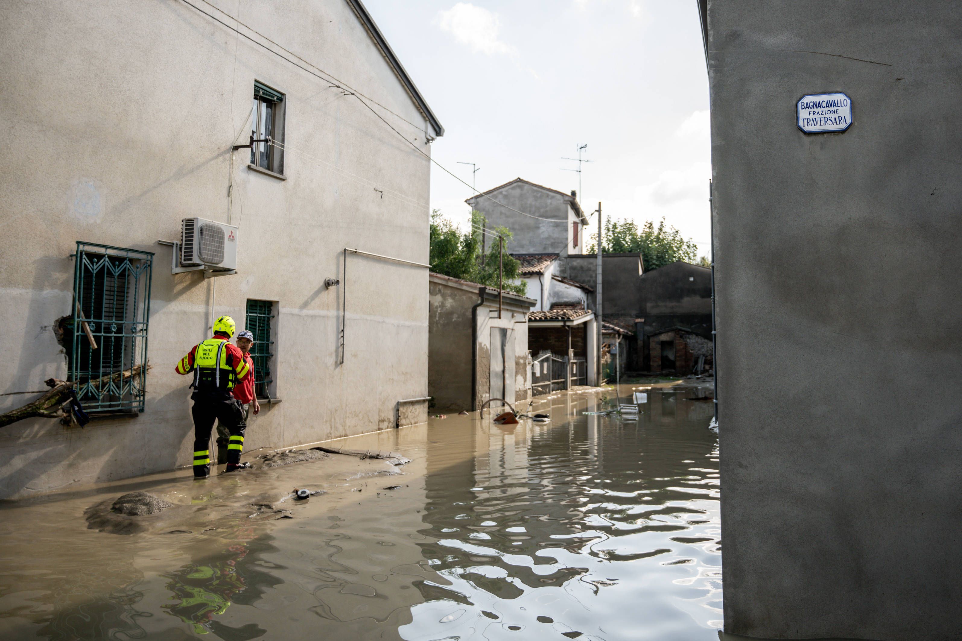 Betroffen sind Städte wie Bologna, Modena und Ravenna und auch das Strandbad Rimini an der Adria.
