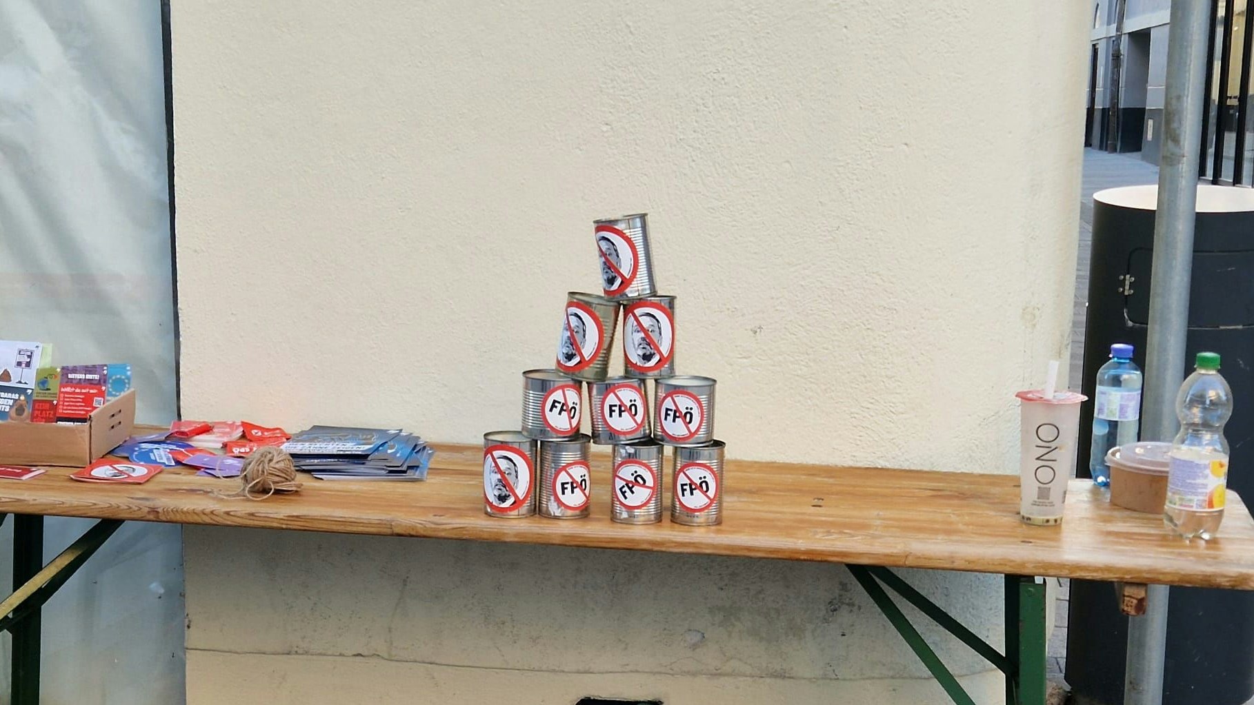 Die "anti-demokratischen" Kickl-Dosen.