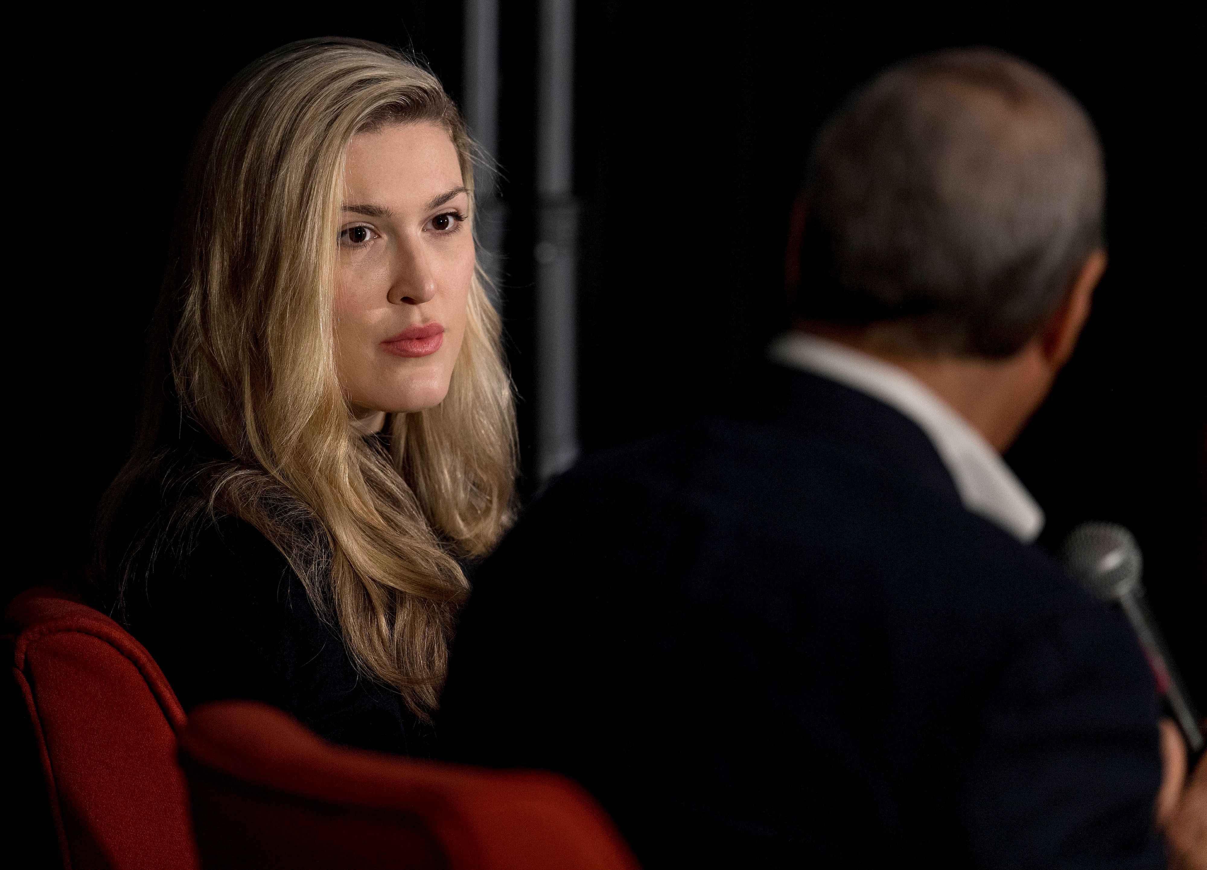 Die Star-Reporterin Olivia Nuzzi hat am Donnerstag eine Affäre eingestanden, die einen Interessenskonflikt in ihrer politischen Berichterstattung hervorgebracht haben könnte.