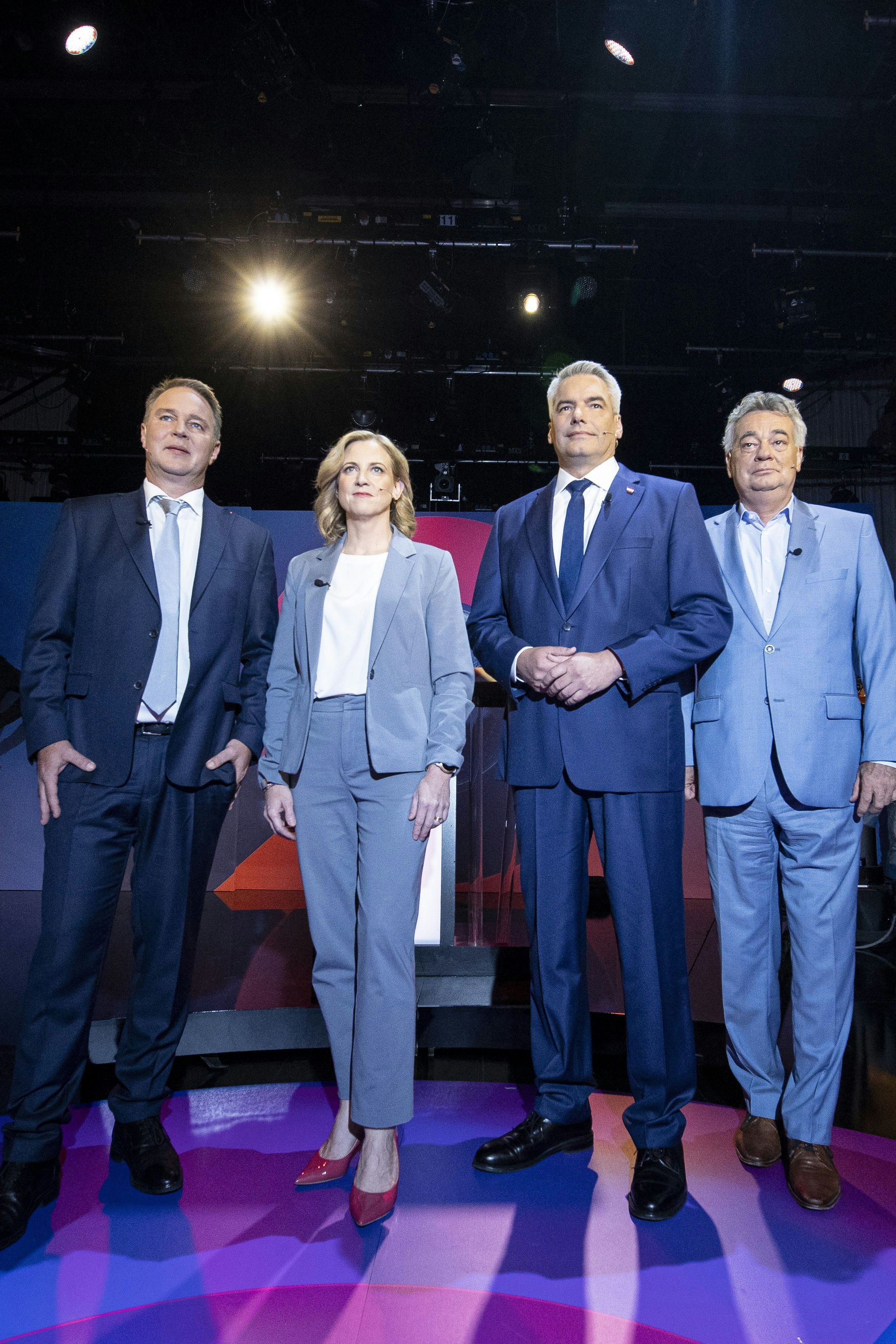 Gruppenbild mit Dame, weil Herbert Kickl schwänzte: Kanzler Karl Nehammer, Andreas Babler (SPÖ), Beate Meinl-Reisinger (NEOS) und Vizekanzler Werner Kogler (GRÜNE) 