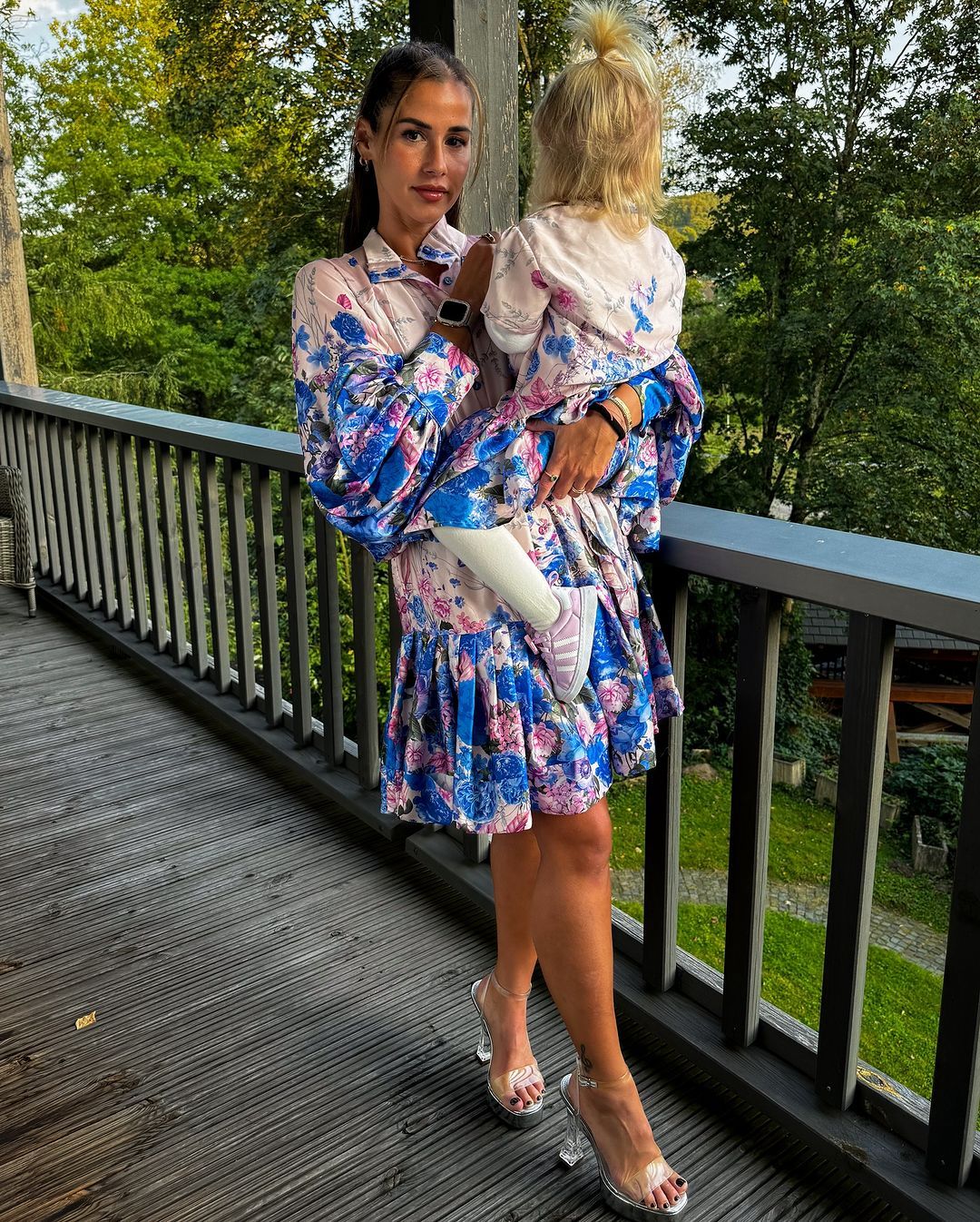 Sarah Engels mit ihrer Tochter Solea.