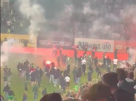 Platzsturm beim Wiener Derby: 