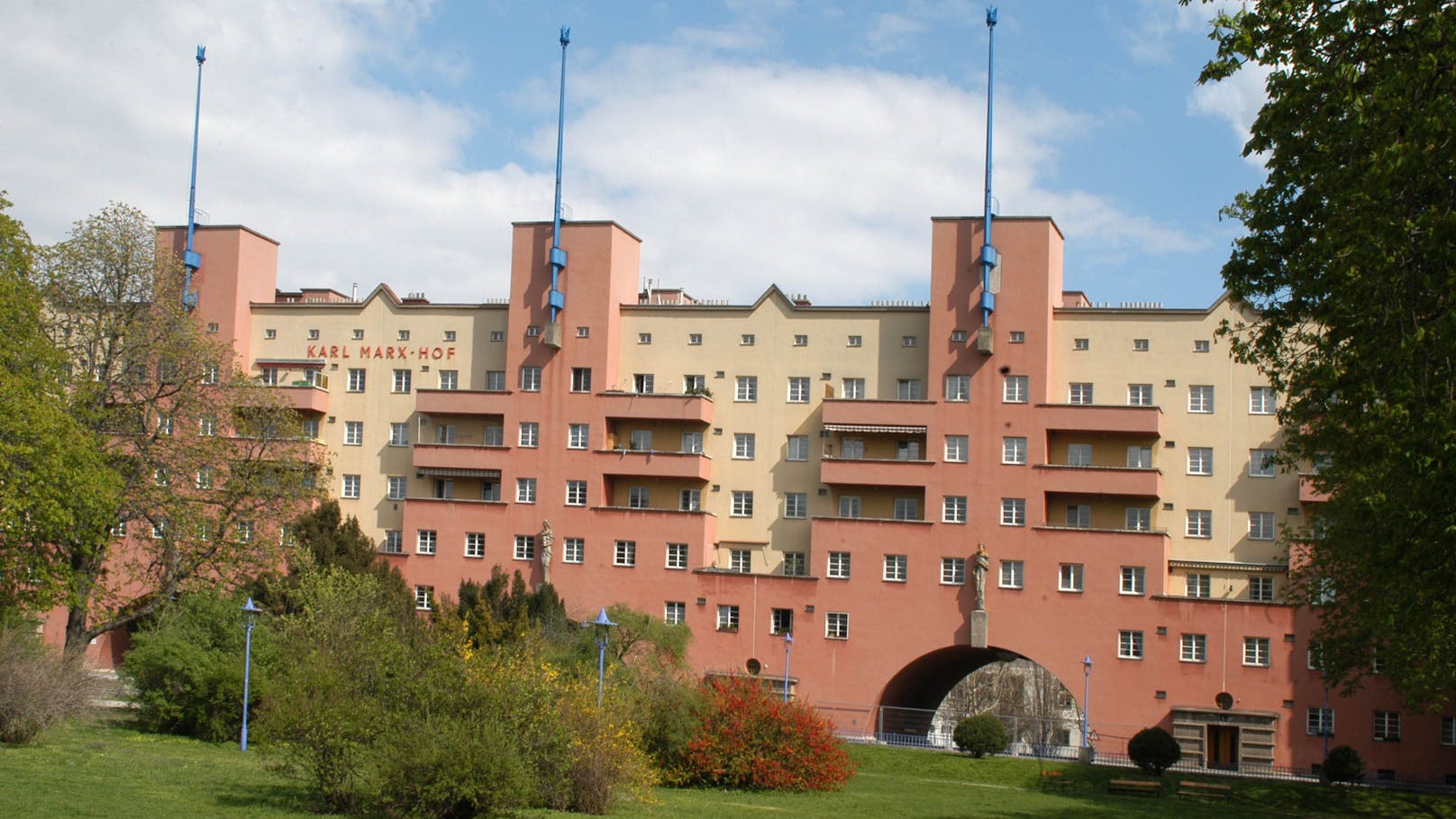 Rot, Blau oder Türkis: Wie wählen Wiens Gemeindebauten?