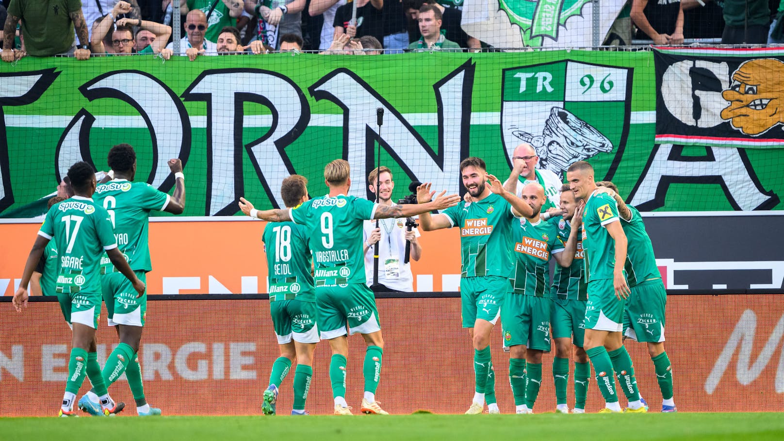 2:1! Rapid siegt im Derby-Kracher gegen die Austria