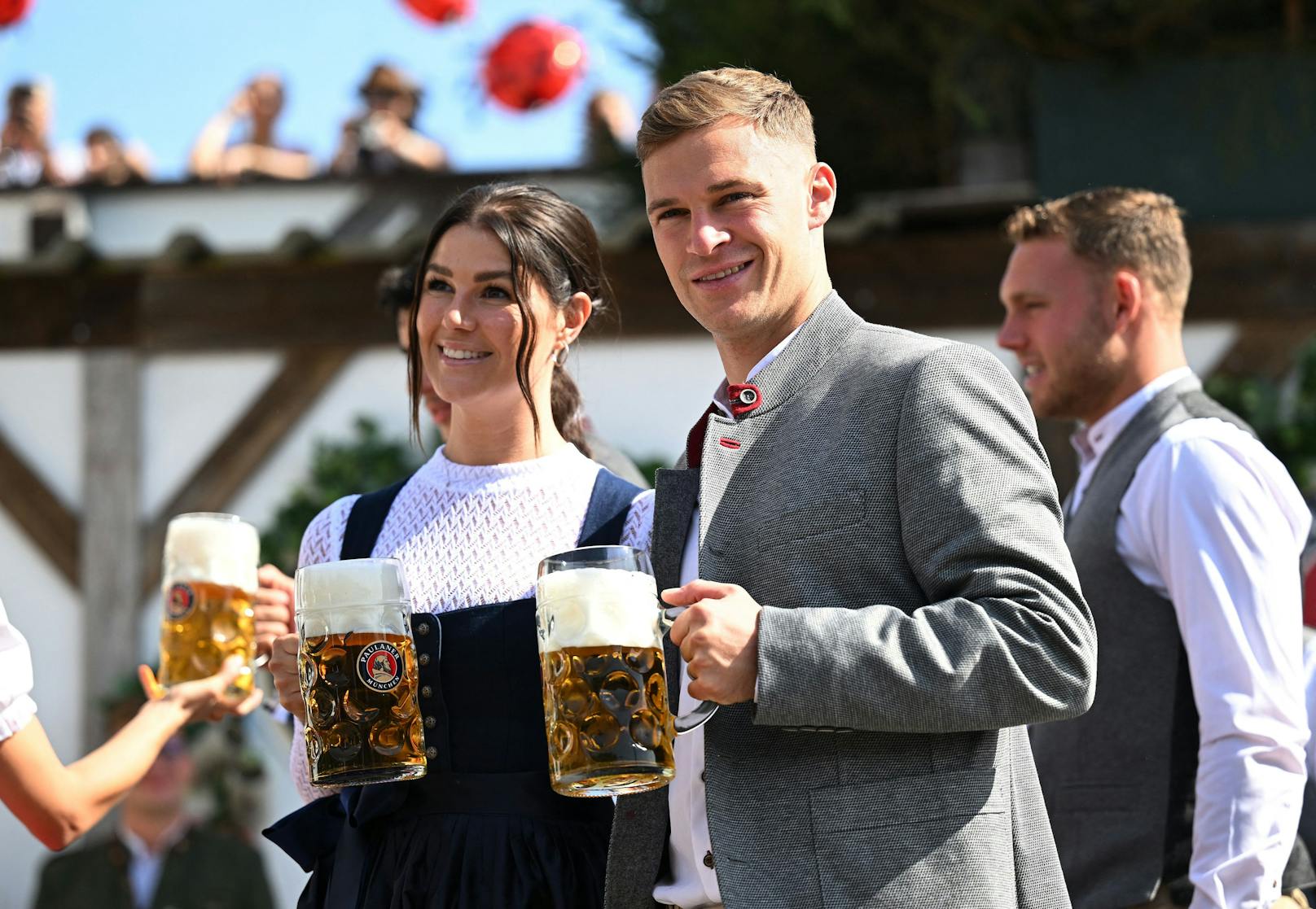 Joshua Kimmich mit Frau Lina Kimmich 