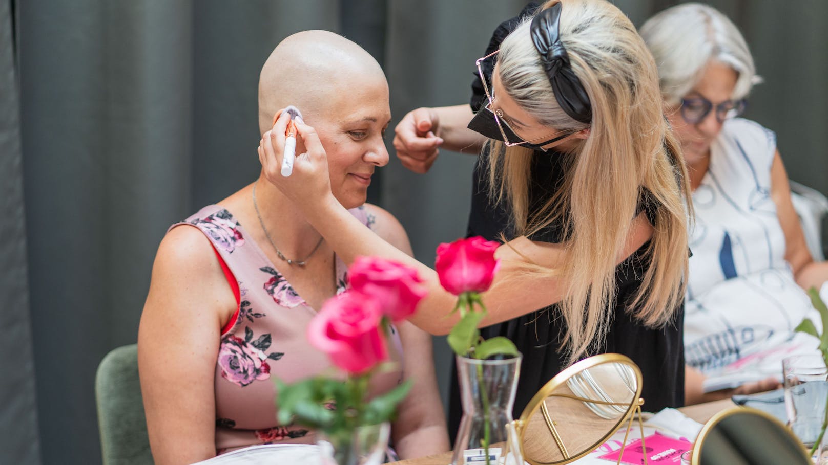 Der Verein bietet kostenlose Make-Up-Workshops für Krebs-Patientinnen an.