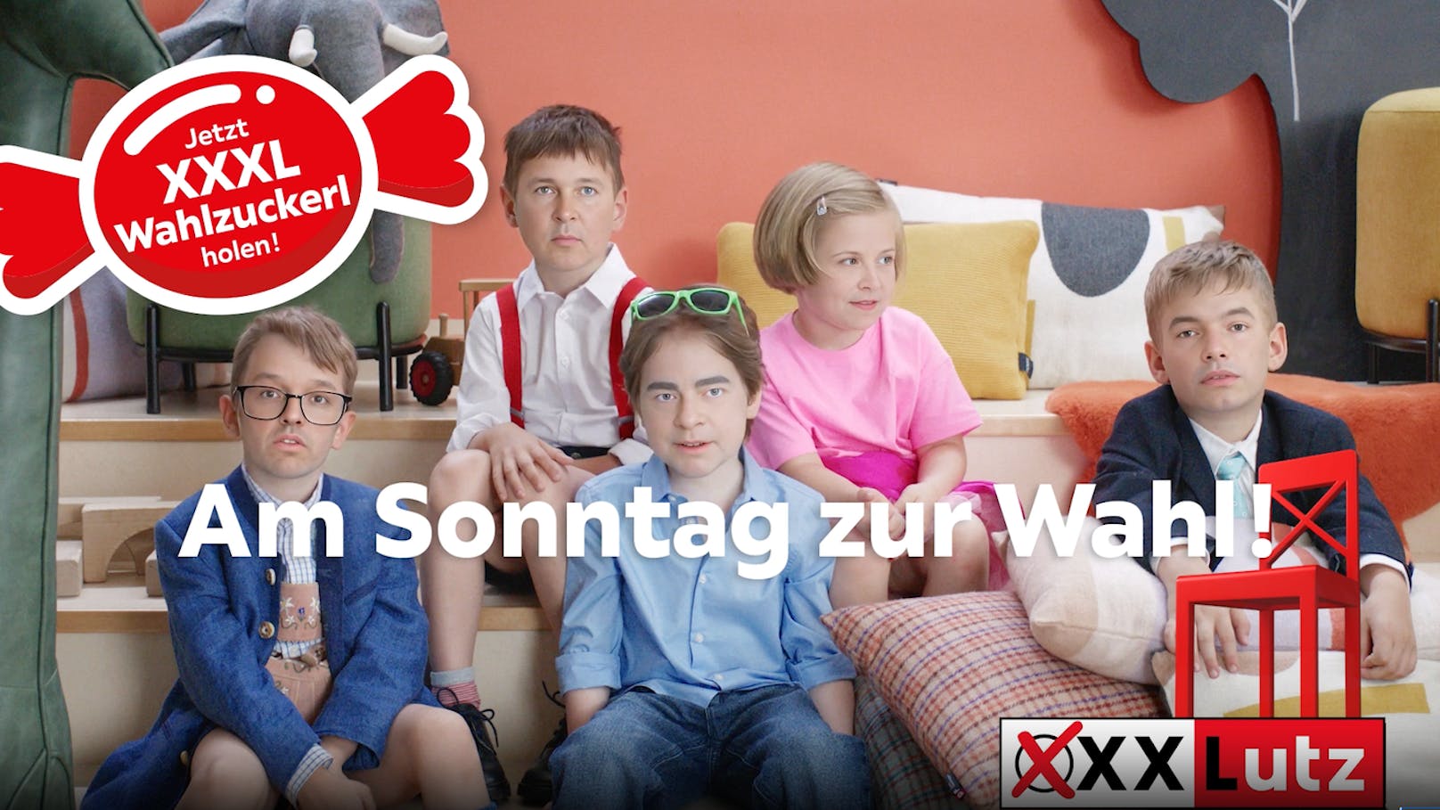 Neues Ende des XXXLutz-Spots – mit der deutlichen Aufforderung: "Am Sonntag gehen wir zur Wahl."