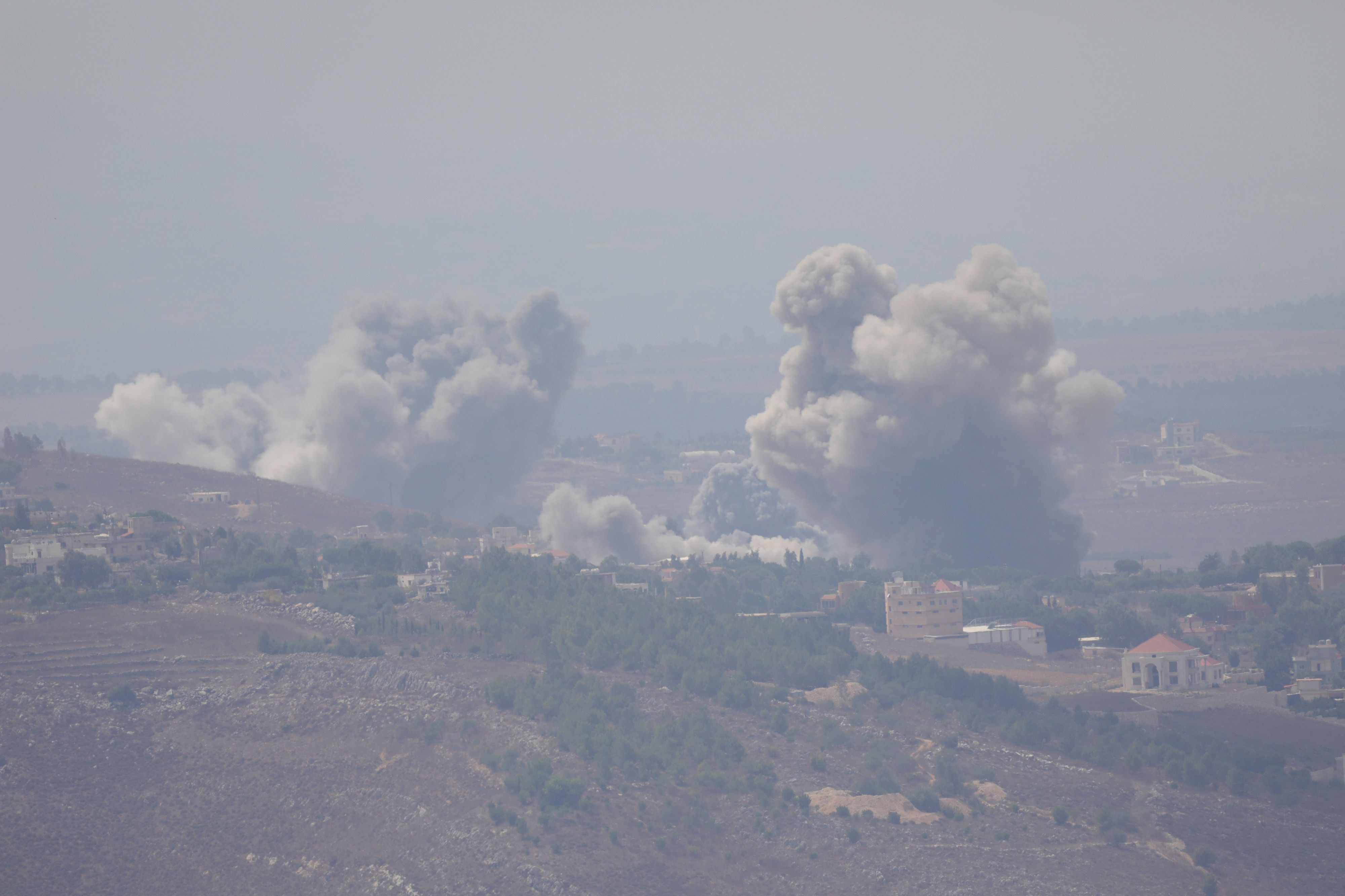 Israel kündigt weitere Schläge im Libanon an.