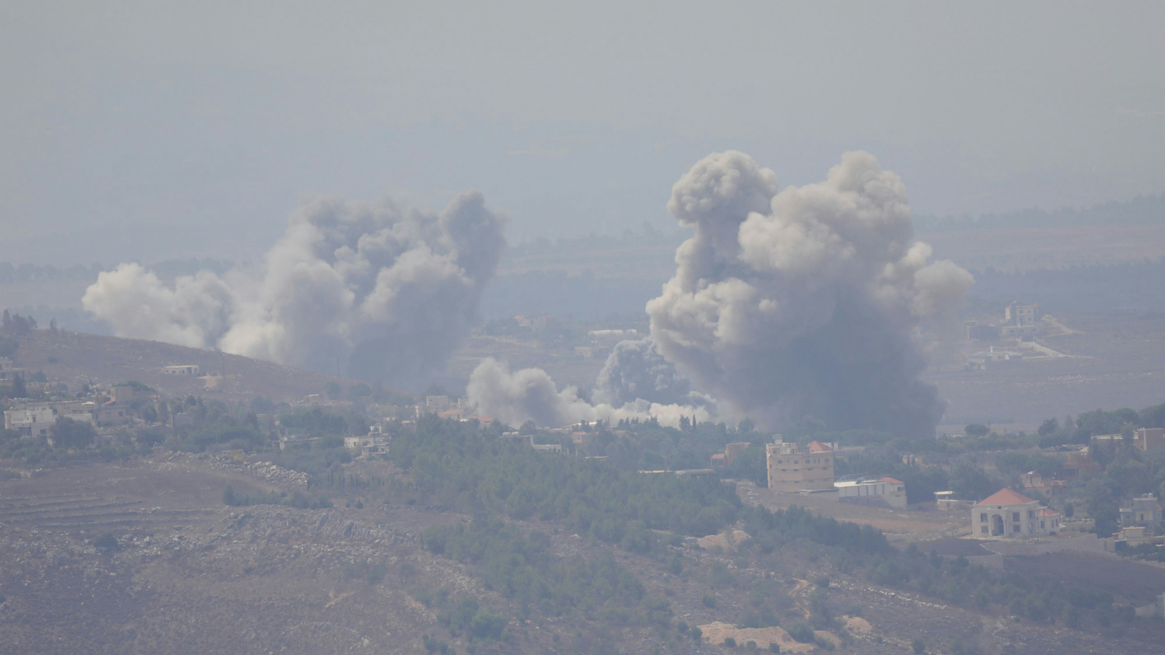 Israel kündigt weitere Schläge im Libanon an.