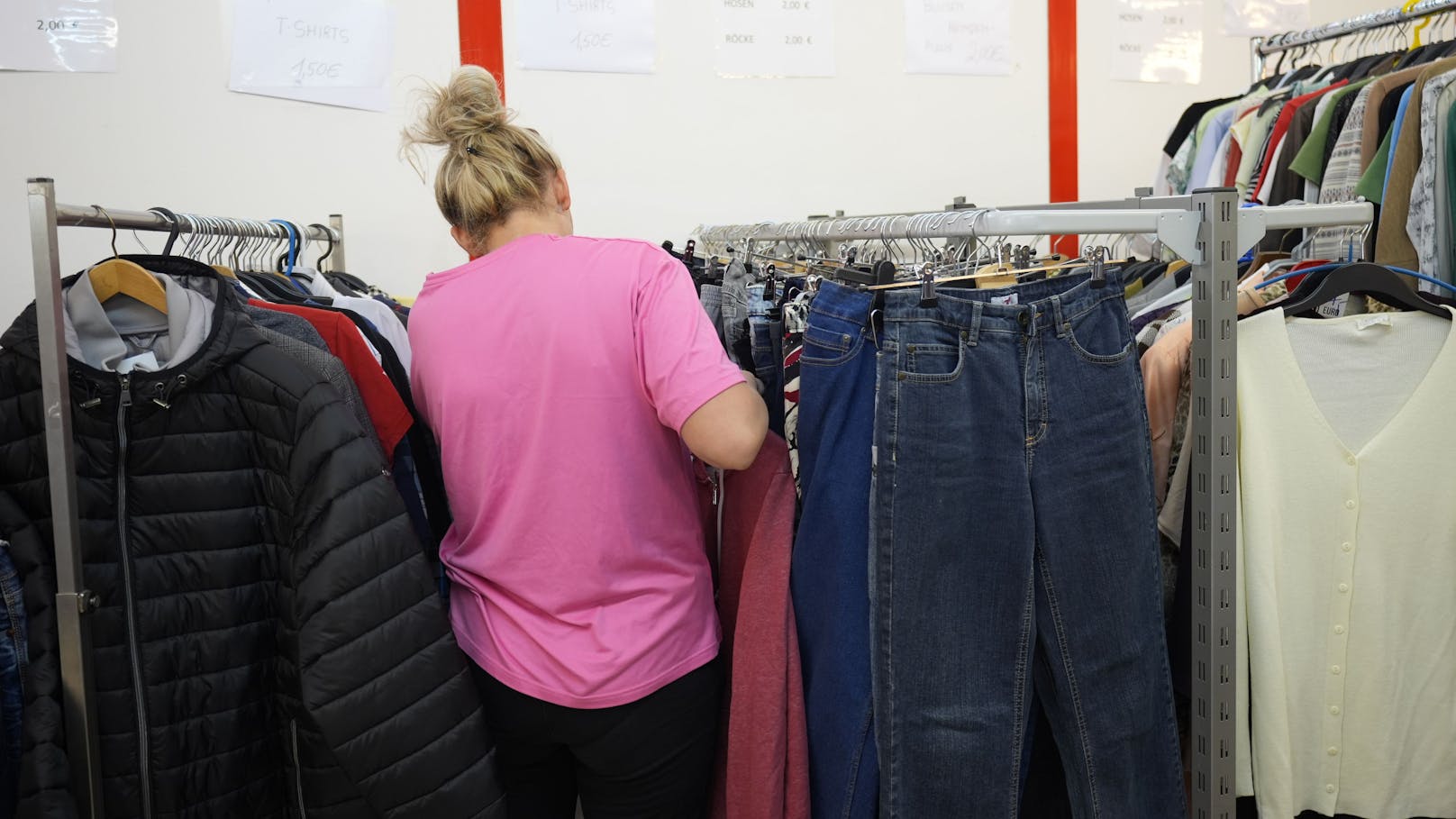 Kleidung ist hier auch günstiger als im Secondhand-Shop.