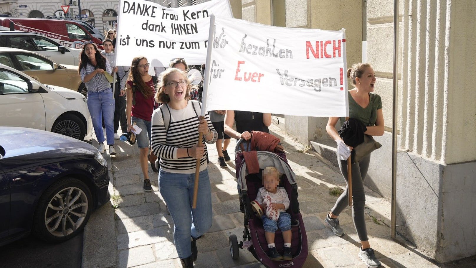 "Bildungskarenz-Opfer" demonstrierten gegen das AMS