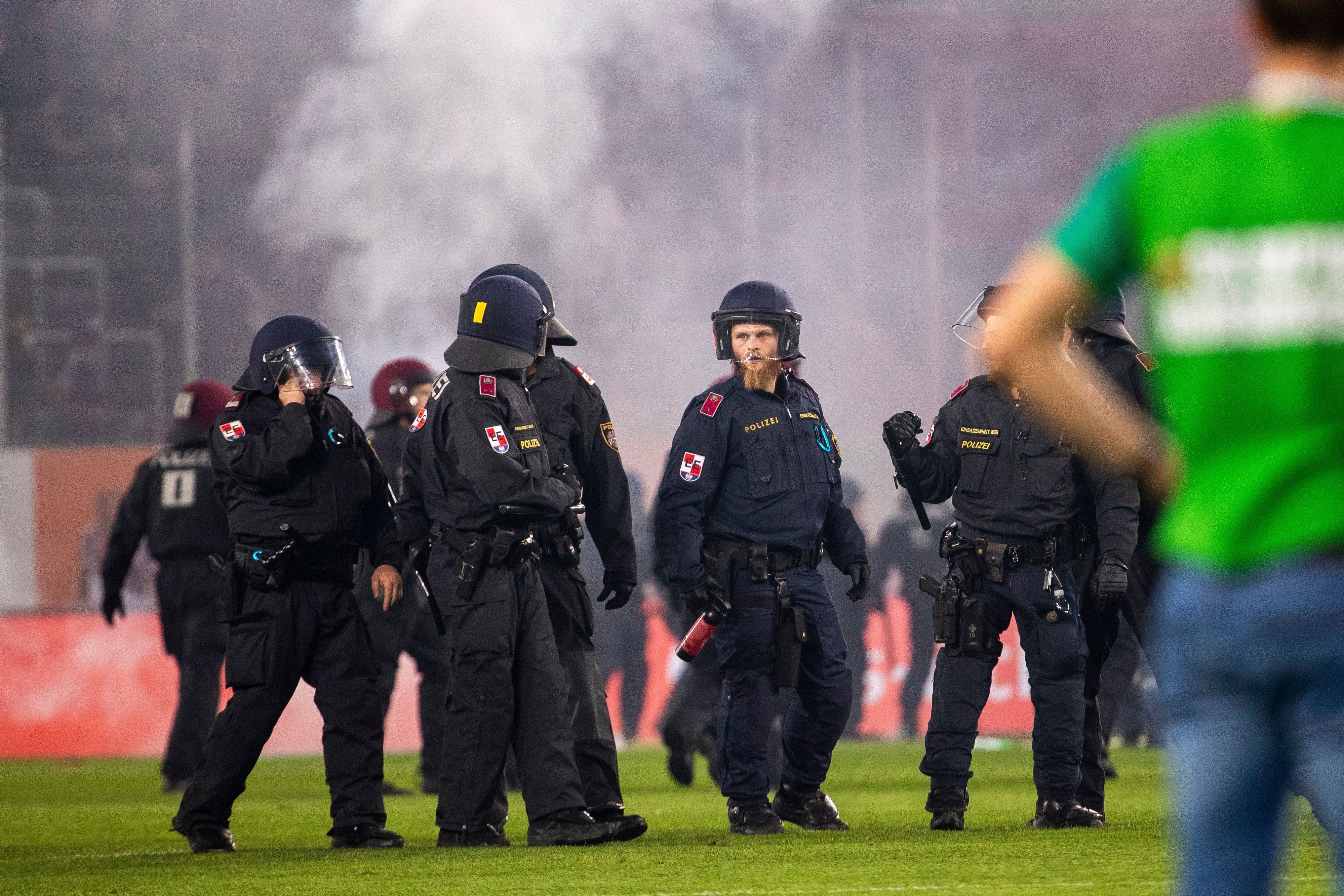 Die Polizei hatte beim 343. Wiener Derby alle Hände voll zu tun.