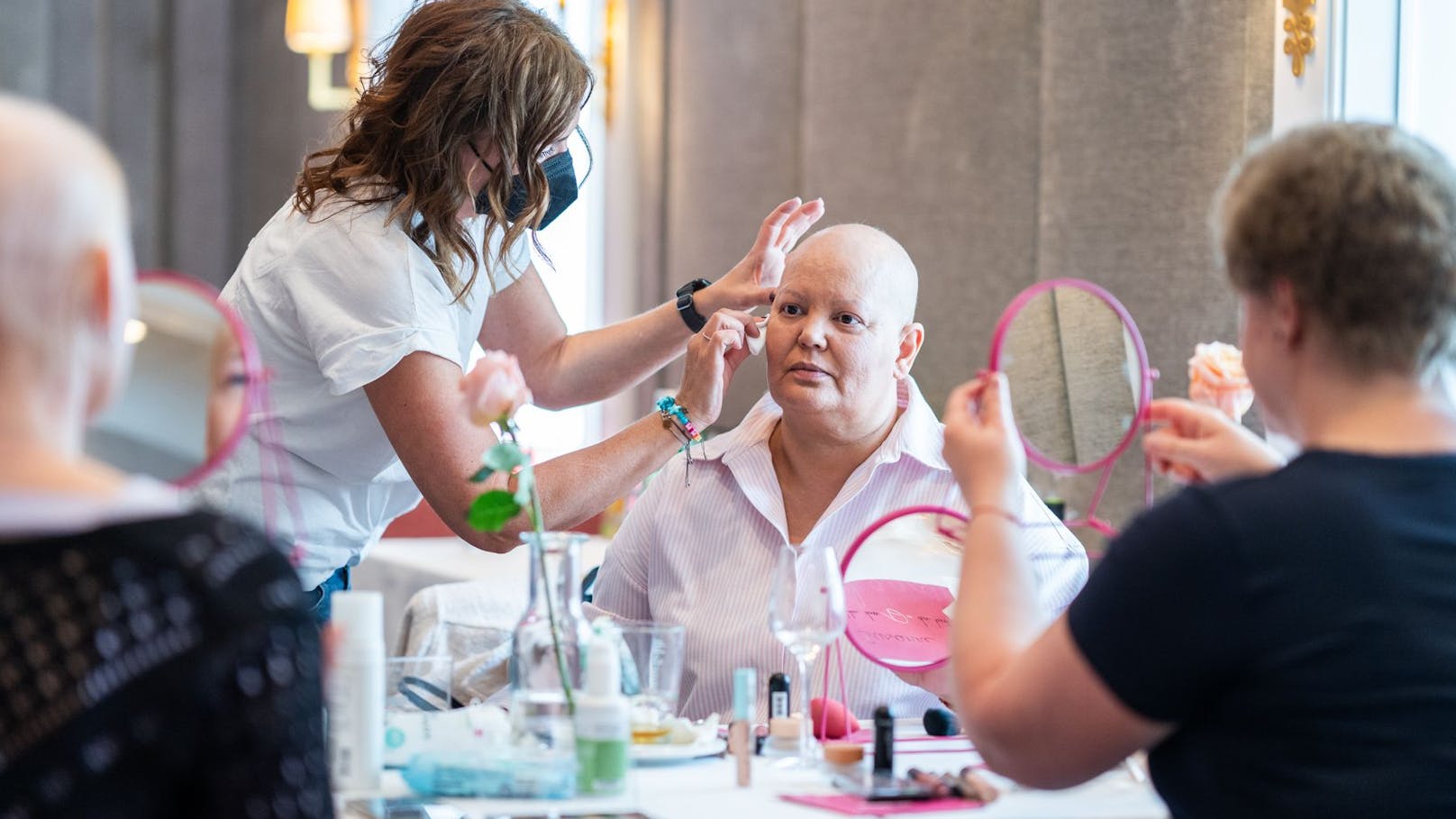 Sandra S. beim "Feel Again"-Make-Up-Workshop im heurigen Mai im Casino Wien.