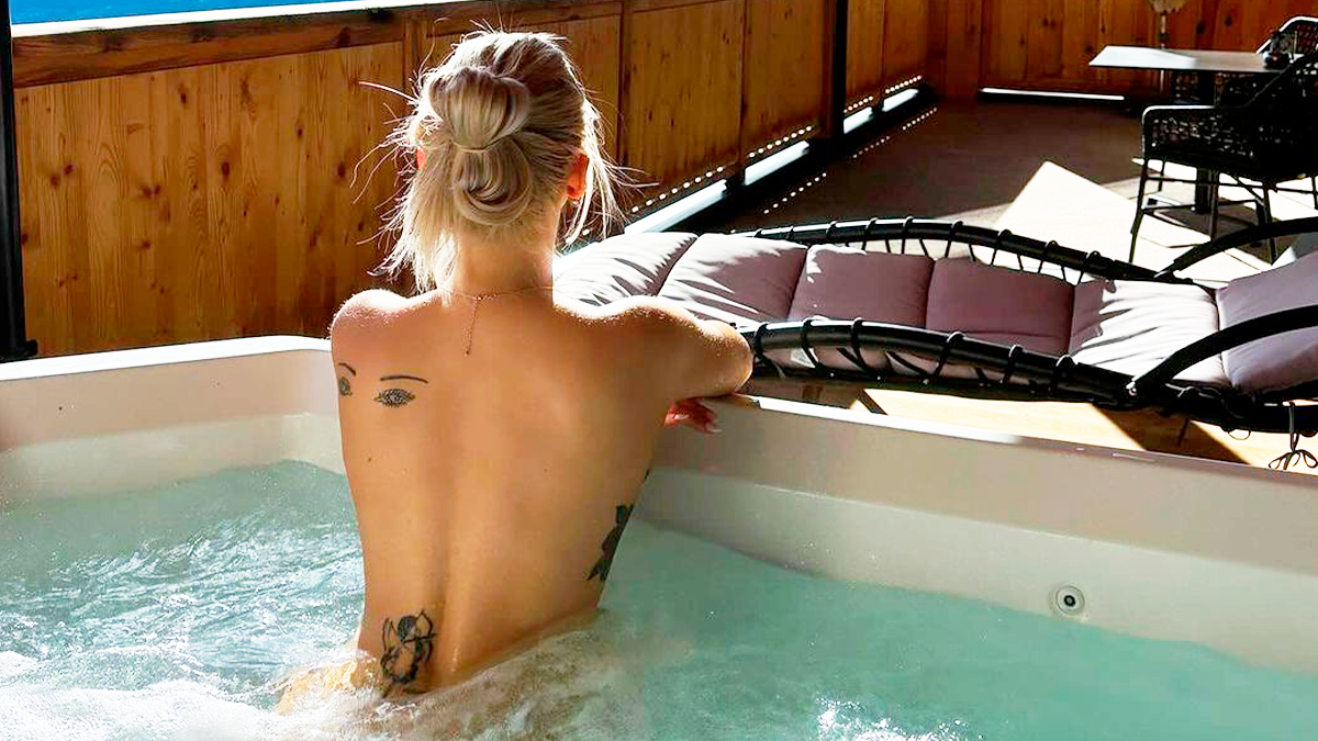 Schlagerstar <strong>Marie Reim</strong> teilte auch aus dem Südtirol-Urlaub freizügige Schnappschüsse.