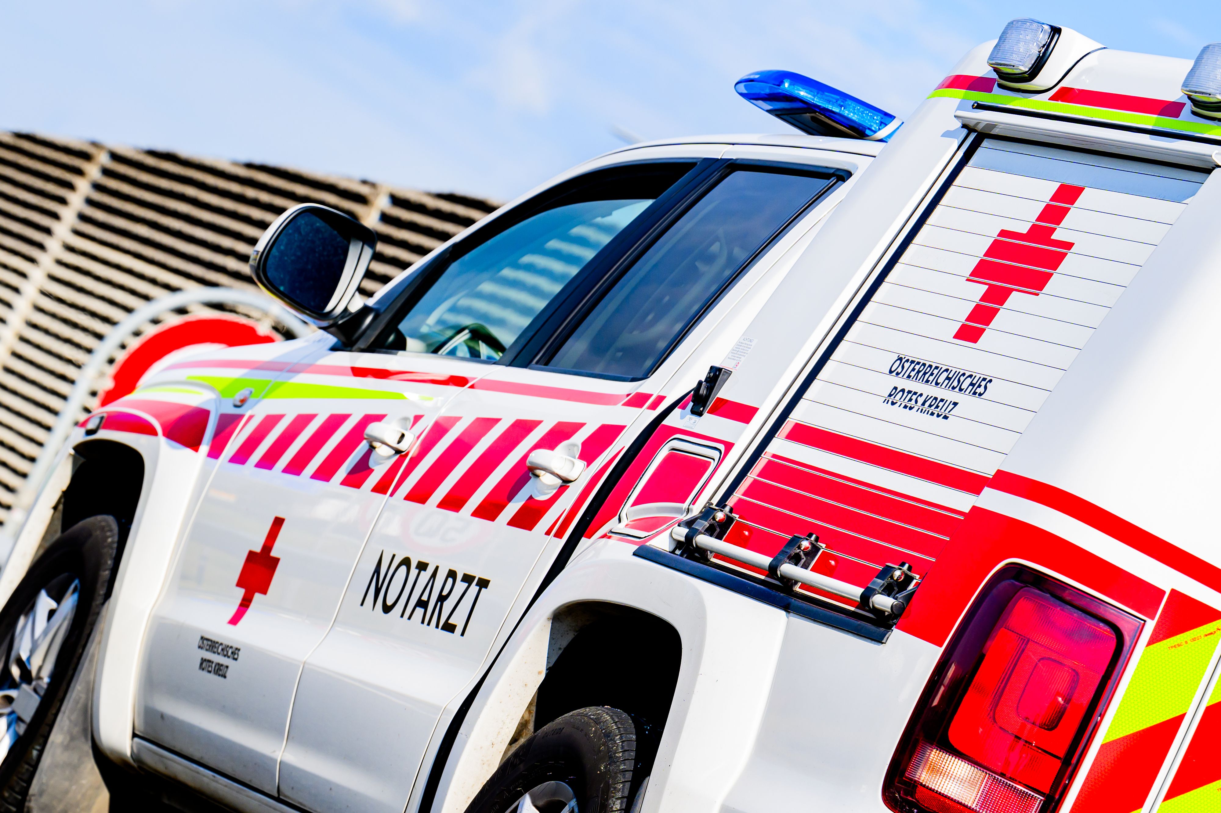 Der Mann wurde mit schweren Verletzungen ins Spital eingeliefert. (Symbolbild)