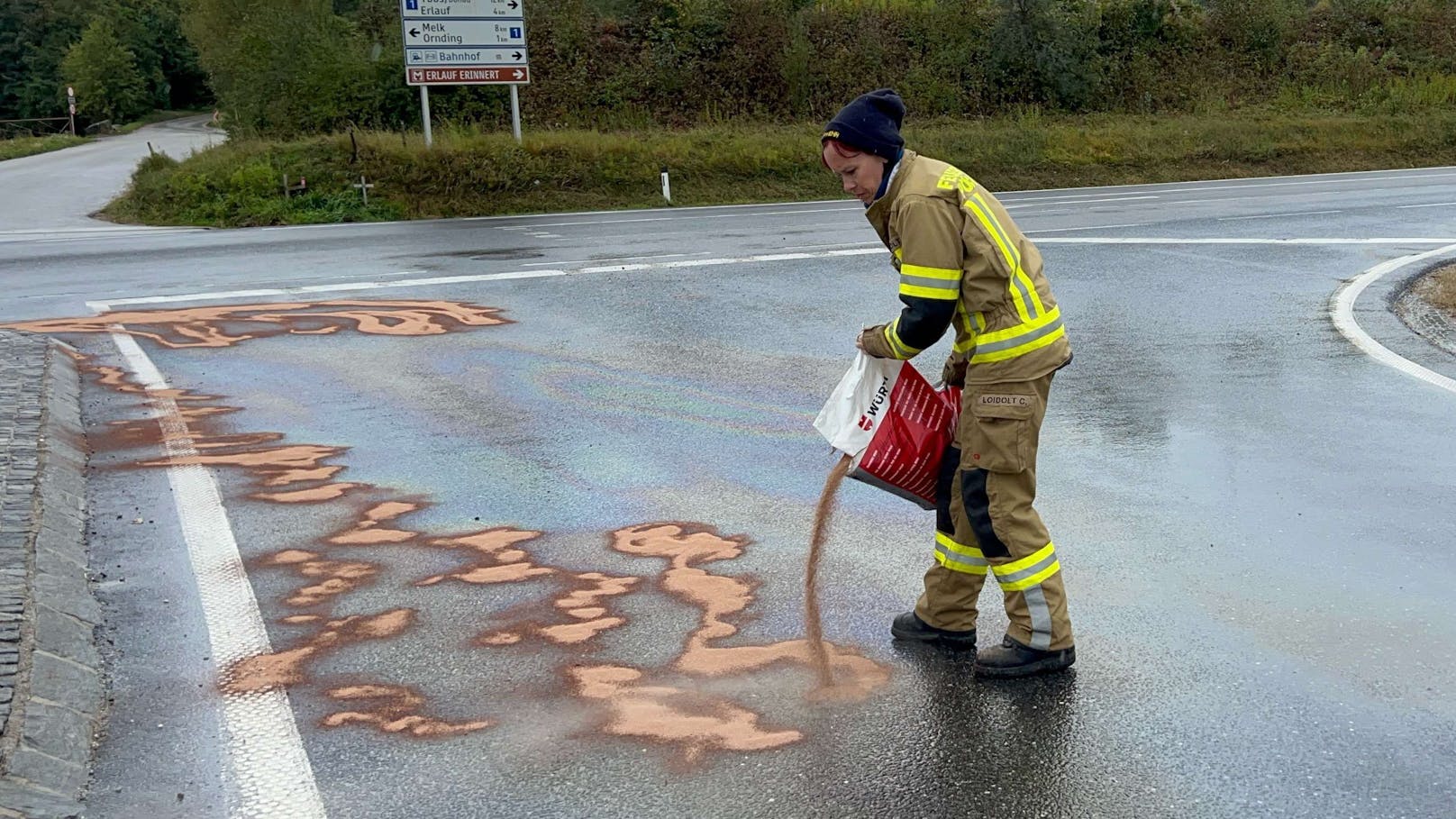 Lkw zog kilometerlange Ölspur bis nach Wieselburg