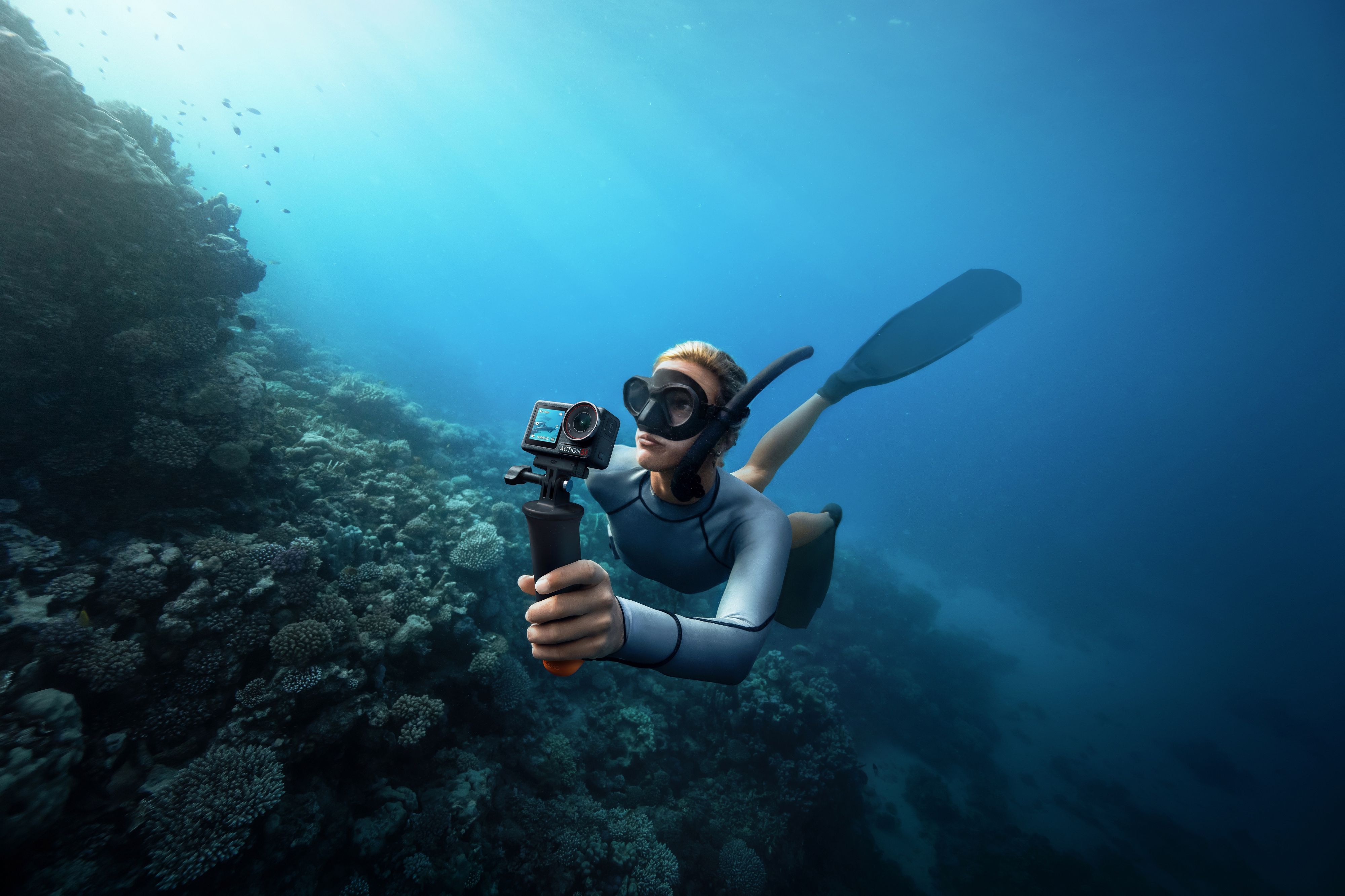 Osmo Action 5 Pro: Die Cam ist bis 20 Meter wasserdicht, der Akku soll stolze vier Stunden durchhalten können.