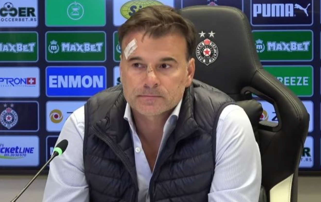 Aleksandar Stanojevic bei der Pressekonferenz nach dem Spiel.