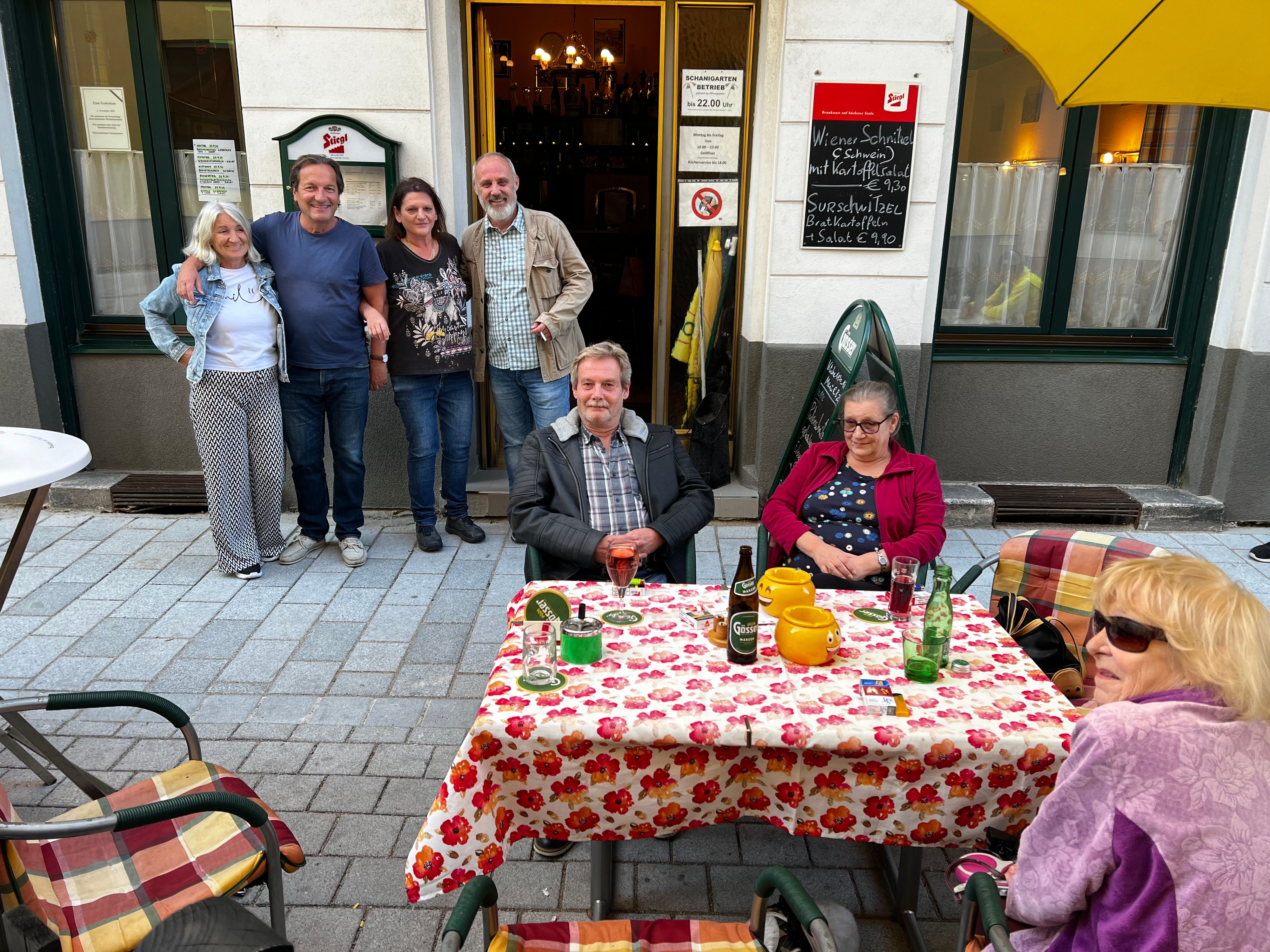 Trotz politischer Meinungsverschiedenheiten bezeichnen sich die Stammgäste im Bernard Stüberl als 