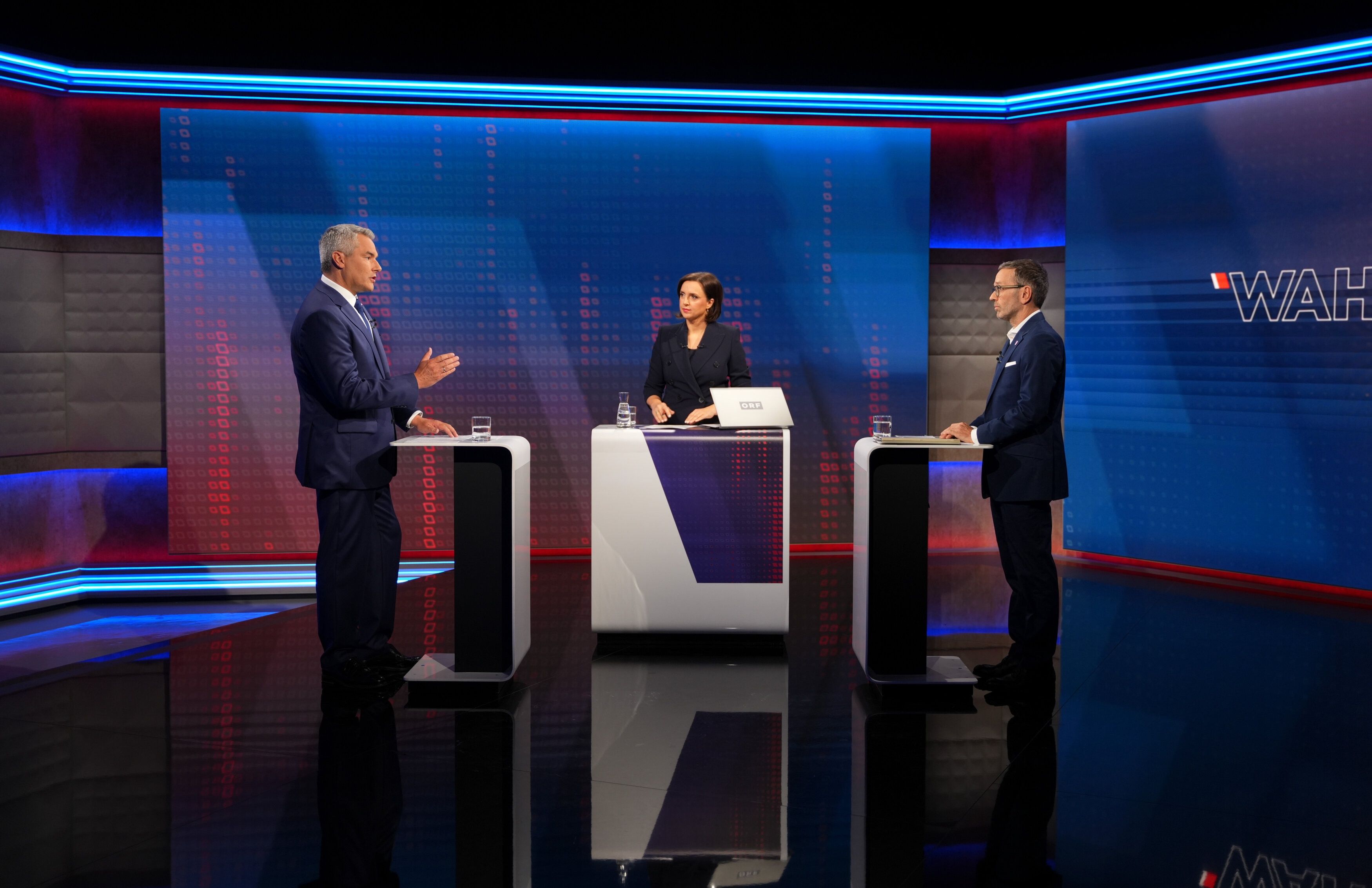 Am Montagabend duellierten sich Herbert Kickl (FPÖ, r.) und Karl Nehammer (ÖVP) im ORF unter der Leitung von Susanne Schnabl. 