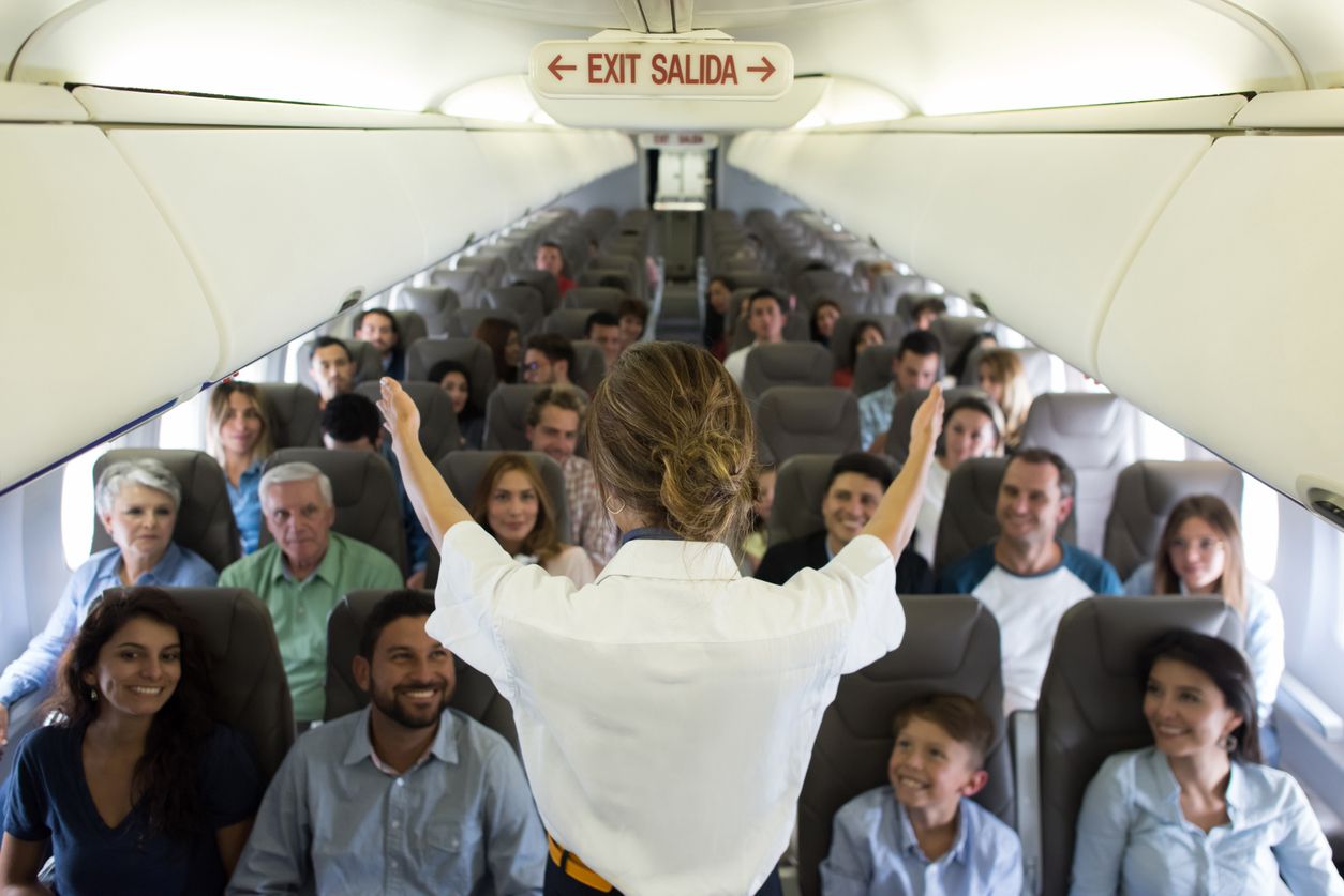 Ein dünner Blusenstoff bei den Uniformen sorgt für Unmut.