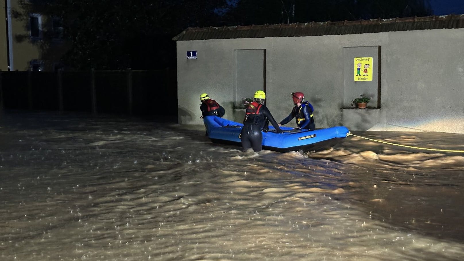 Die Wasserrettung Niederösterreich absolvierte 66 Einsätze und bekam dabei auch Unterstützung aus Wien.