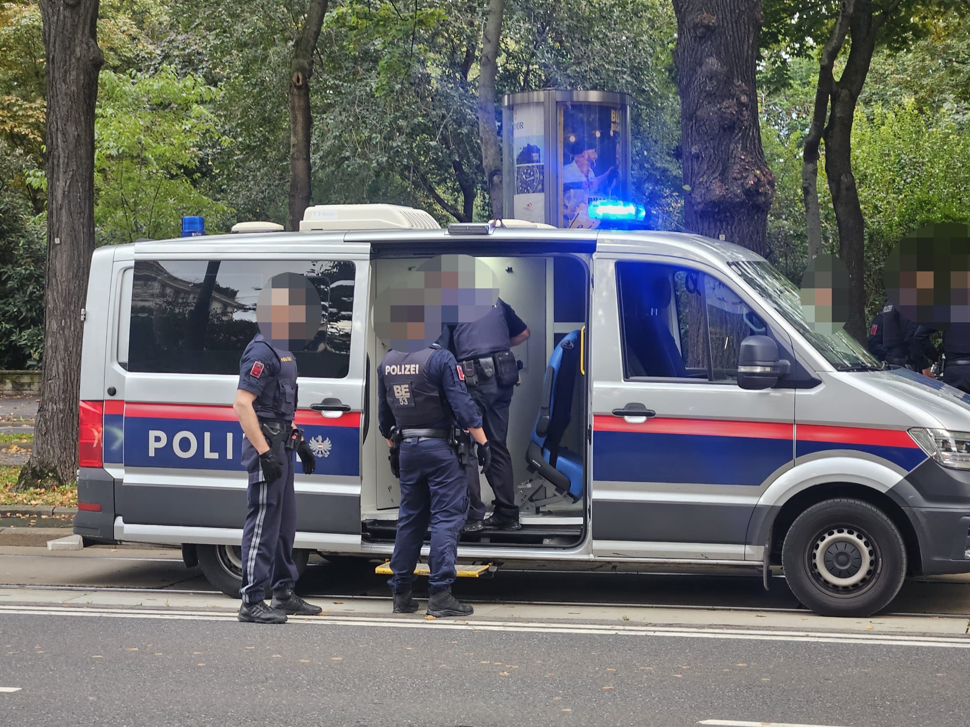 Die Gesuchten wurden festgenommen. (Symbolbild)