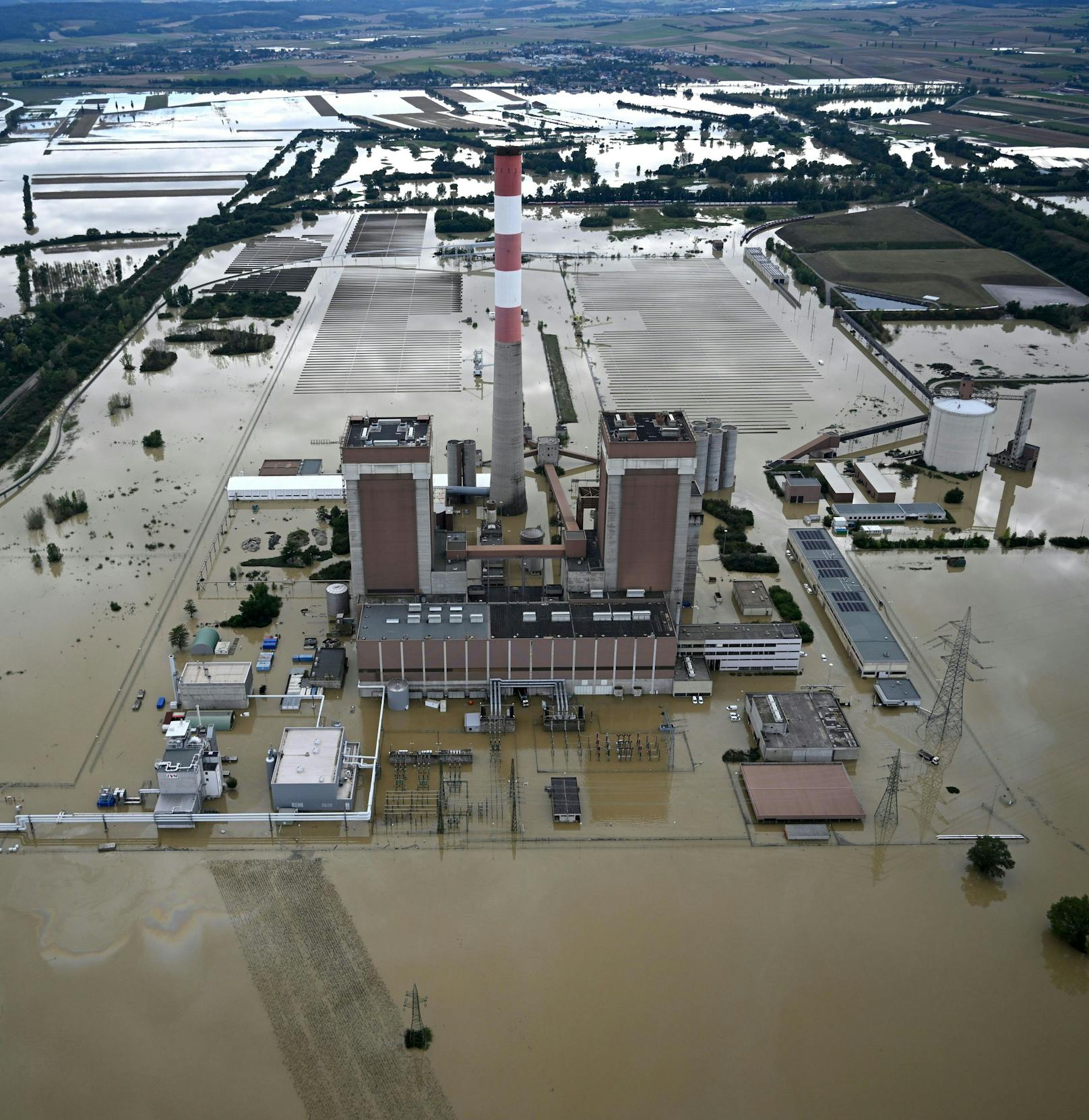 Überschwemmungen im Tullnerfeld im Bereich des Kraftwerks Dürnrohr aufgenommen am Dienstag, 17. September 2024, in Niederösterreich.