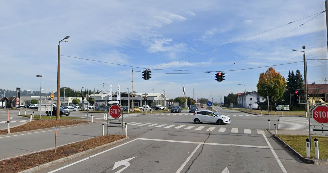 Hier passierte der Unfall: Die Lenkerin wollte an der Himmelreichkreuzung nach links abbiegen.