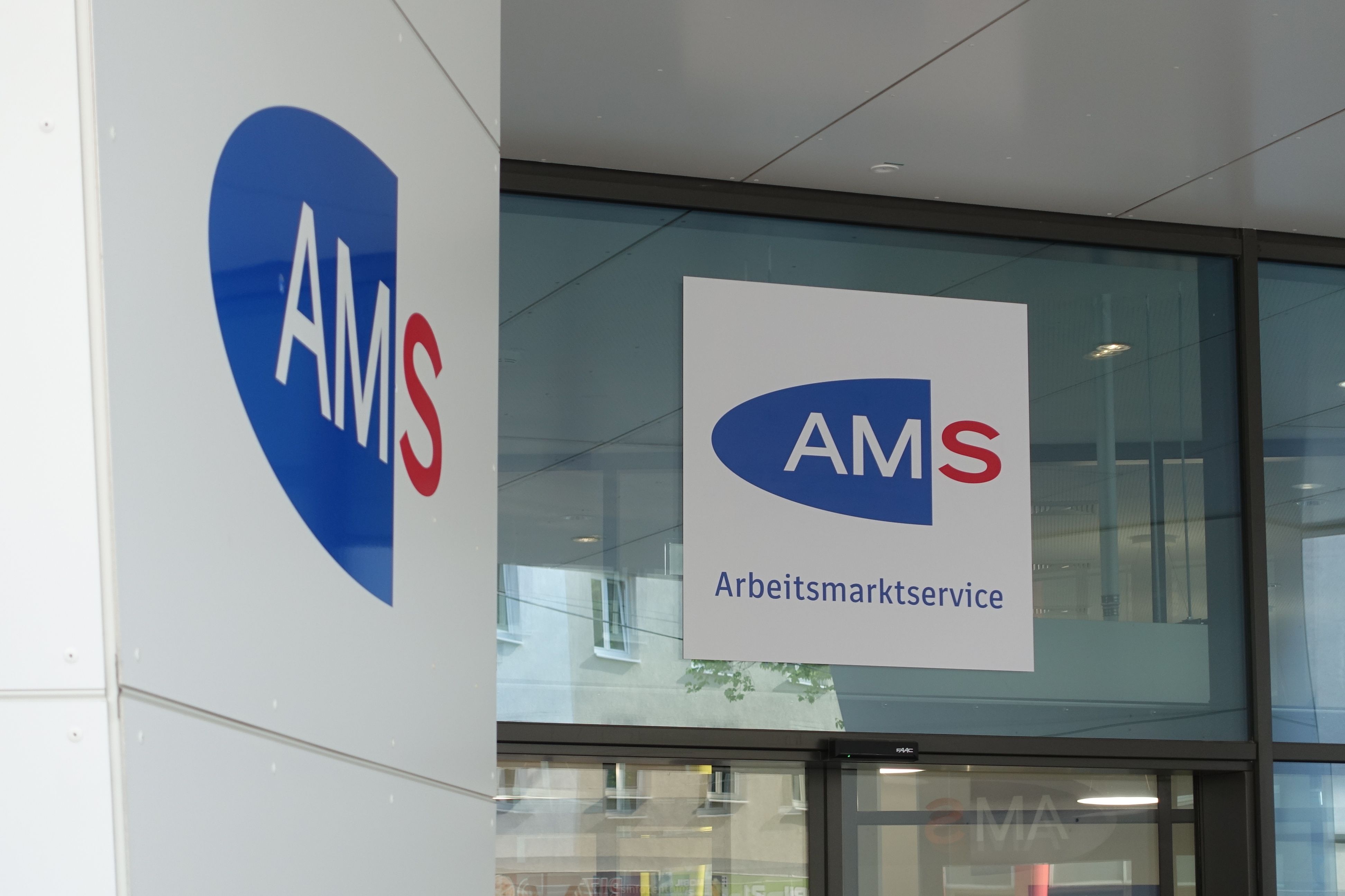 Die Zahl der Arbeitslosen ist im Vergleich zum Vorjahr im Oktober angestiegen.