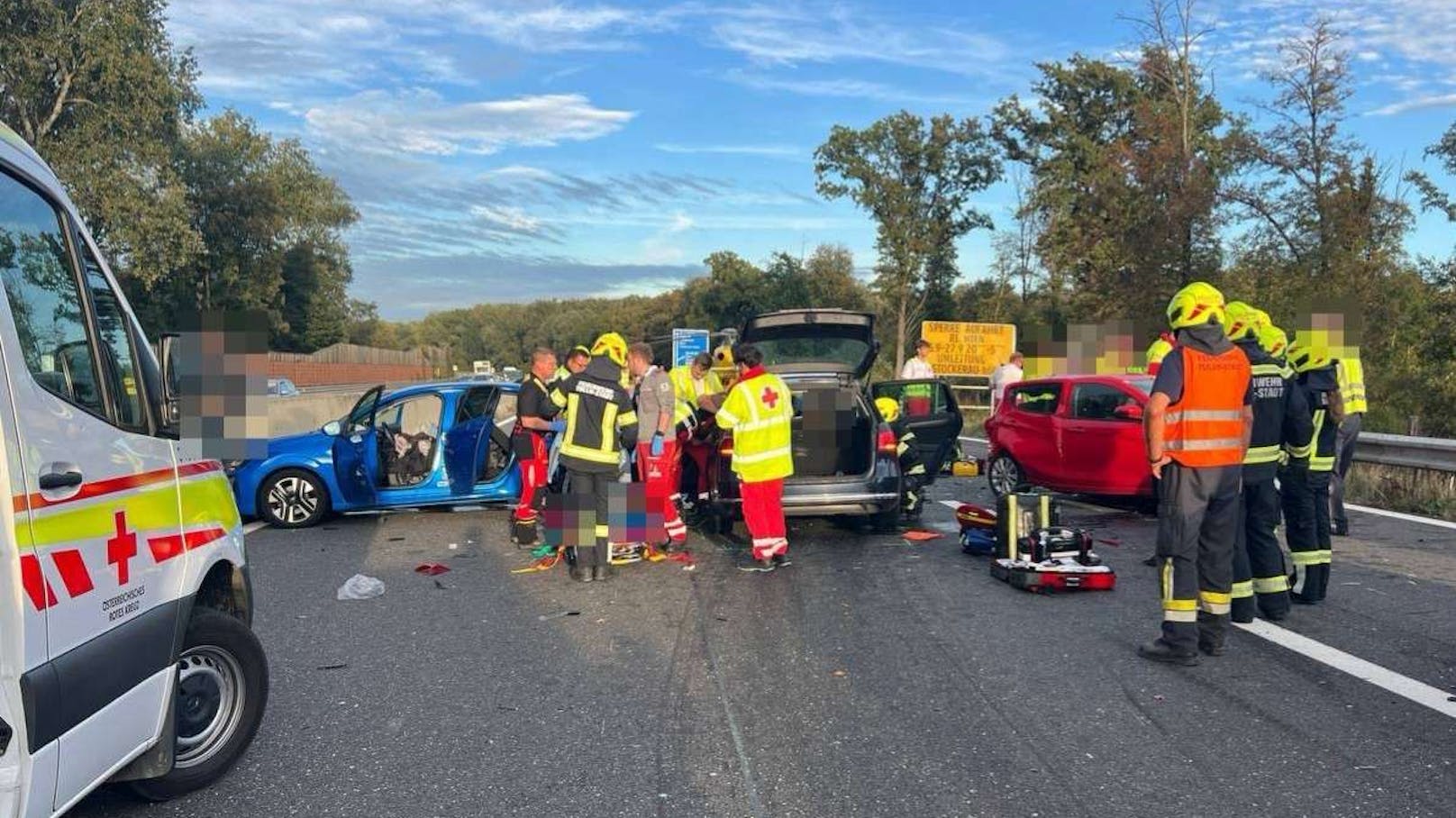 Mehrere Kinder bei schwerem Crash auf der S5 verletzt