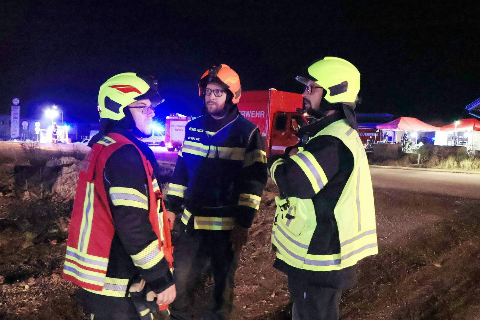 Hochwasser-Sperrmüll im Bezirk Tulln in Flammen