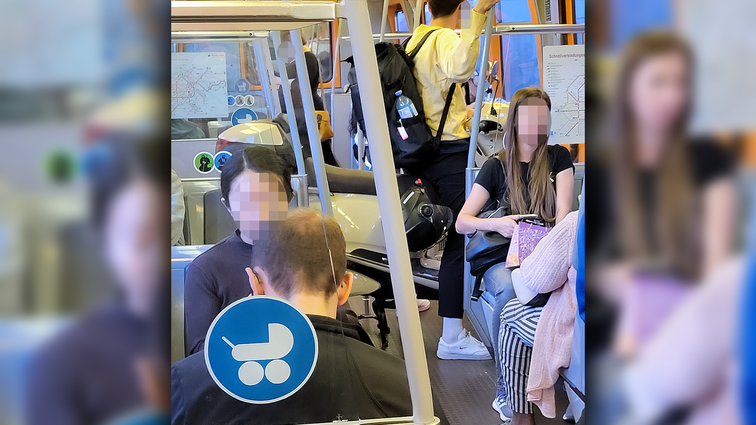 Am Donnerstagabend überraschte ein Wiener mit einem Moped in der U-Bahn.