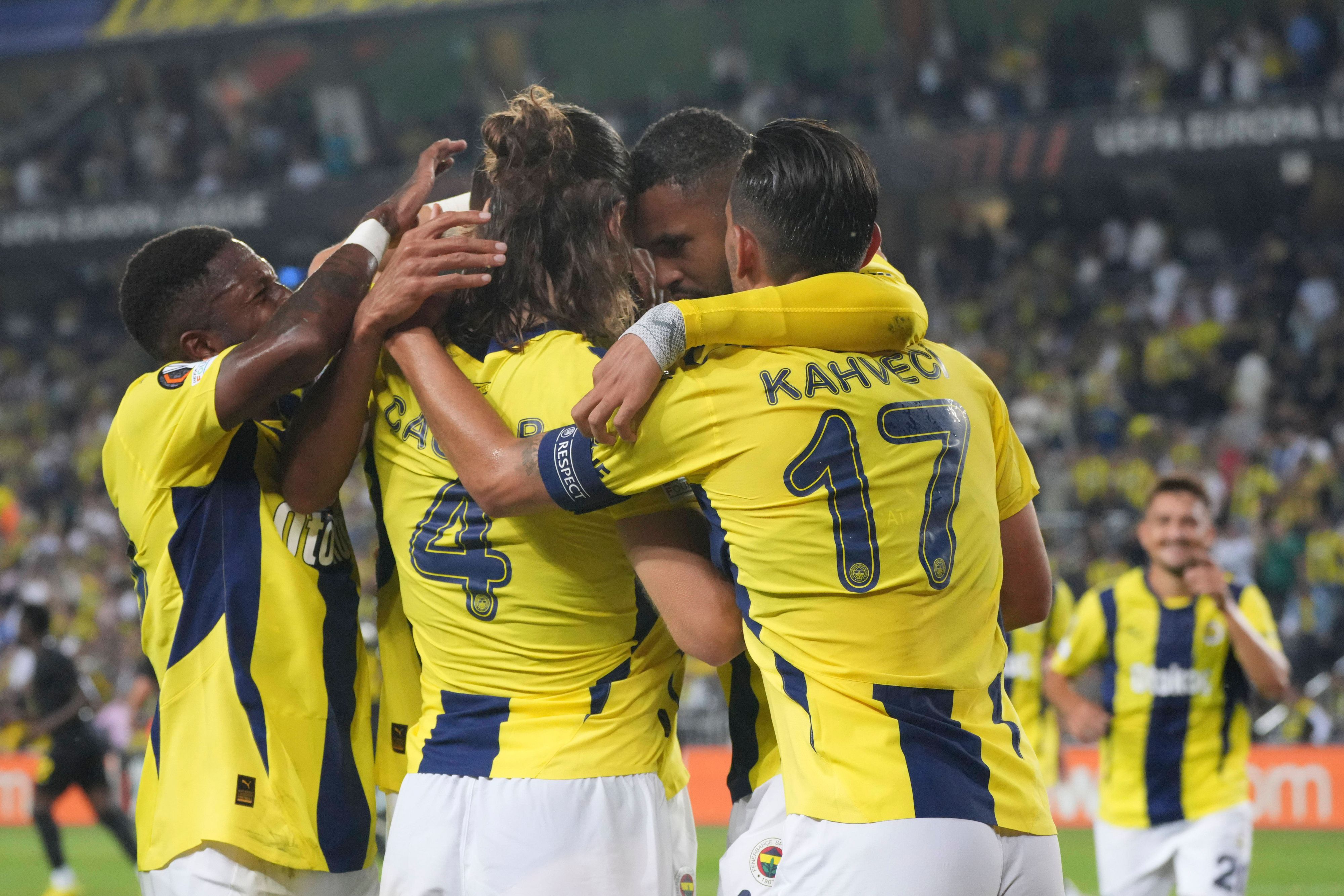 Fenerbahce mit Star-Coach Jose Mourinho gewinnt beim Europa-League-Auftakt. 